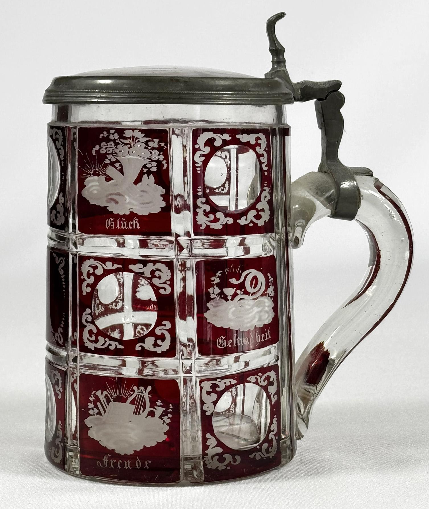 XIXe siècle Pichet en verre taillé et gravé rouge lazure - 19ème siècle en vente