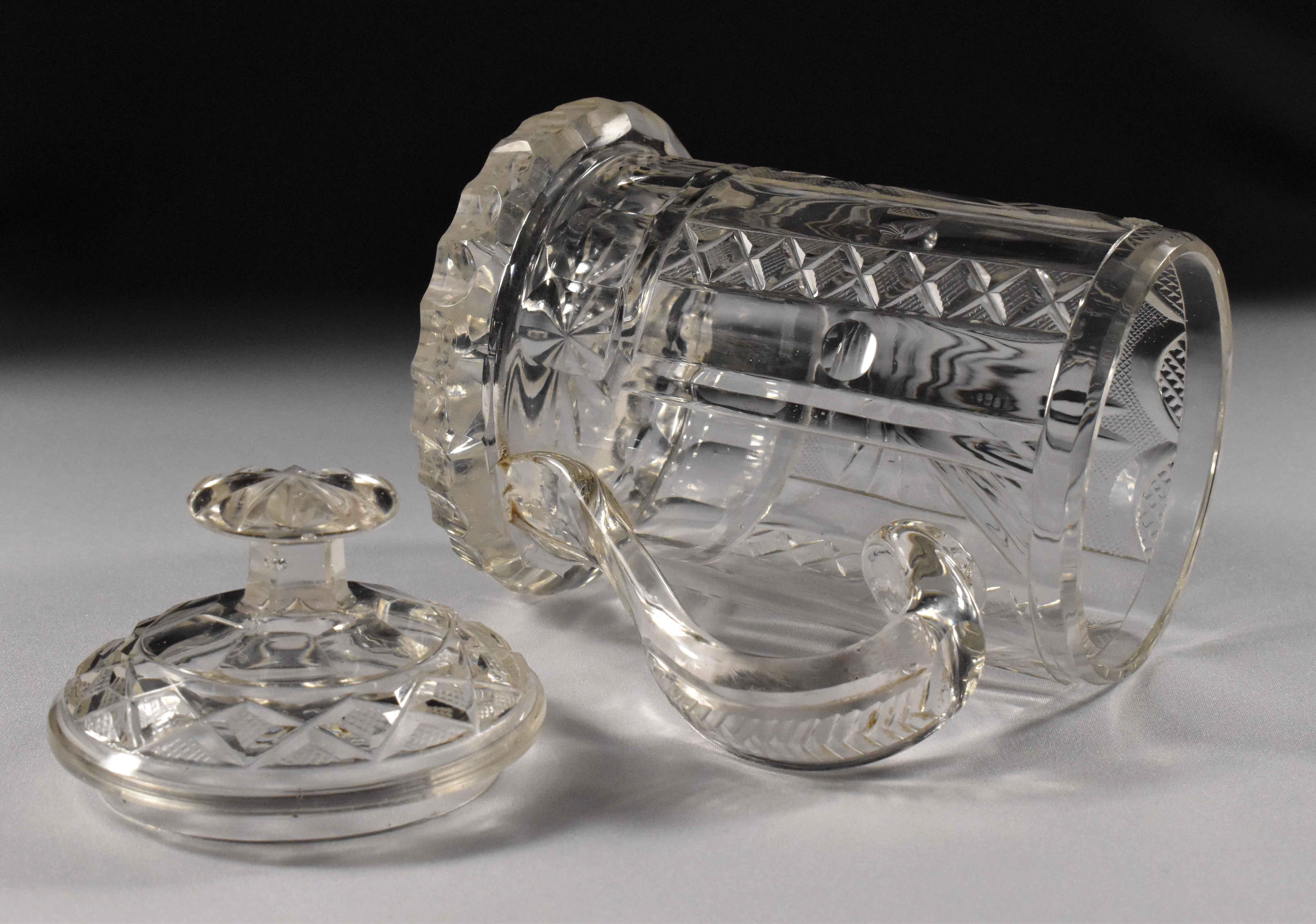 Soupière en verre taillé et gravé avec des armoiries, 18e/19e siècle en vente 2