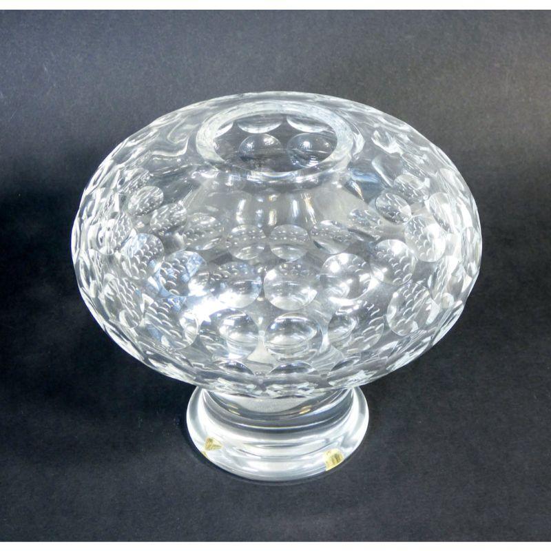 Cut crystal vase, signed on the bottom. 1960s approx

Period: 1960s approx
Author: The vase is signed on the bottom but we have not been able to trace the author
Materials: Ground crystal
Dimensions: Height 16 x diameter 17 cm
Conditions: