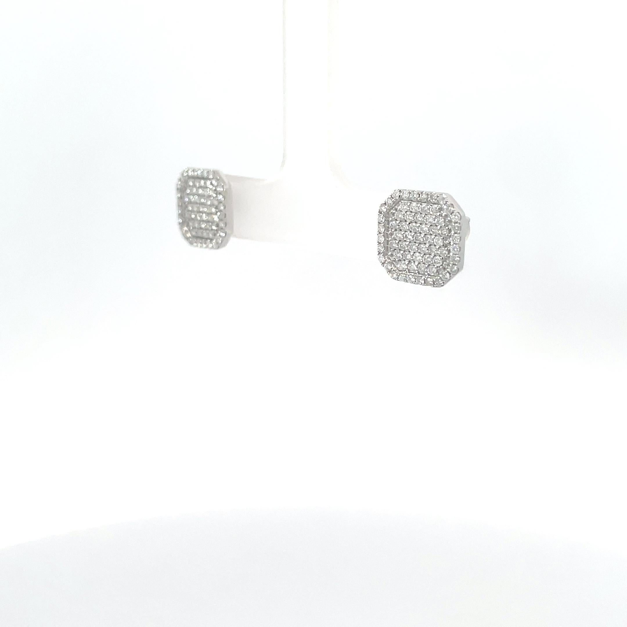 Taille brillant Boucles d'oreilles en or blanc 18 carats Pavé de diamants carrés taillés en coin en vente