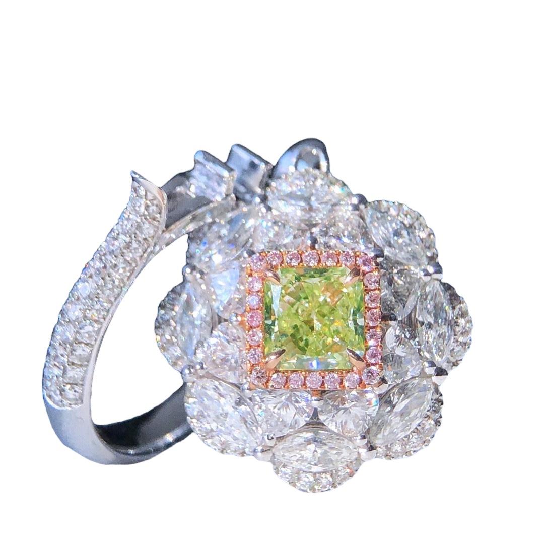 Square Cut Cut Cornered Square Fancy Green-Yellow Diamond Cocktail Halo Ring 1.03 Carat SI1 For Sale