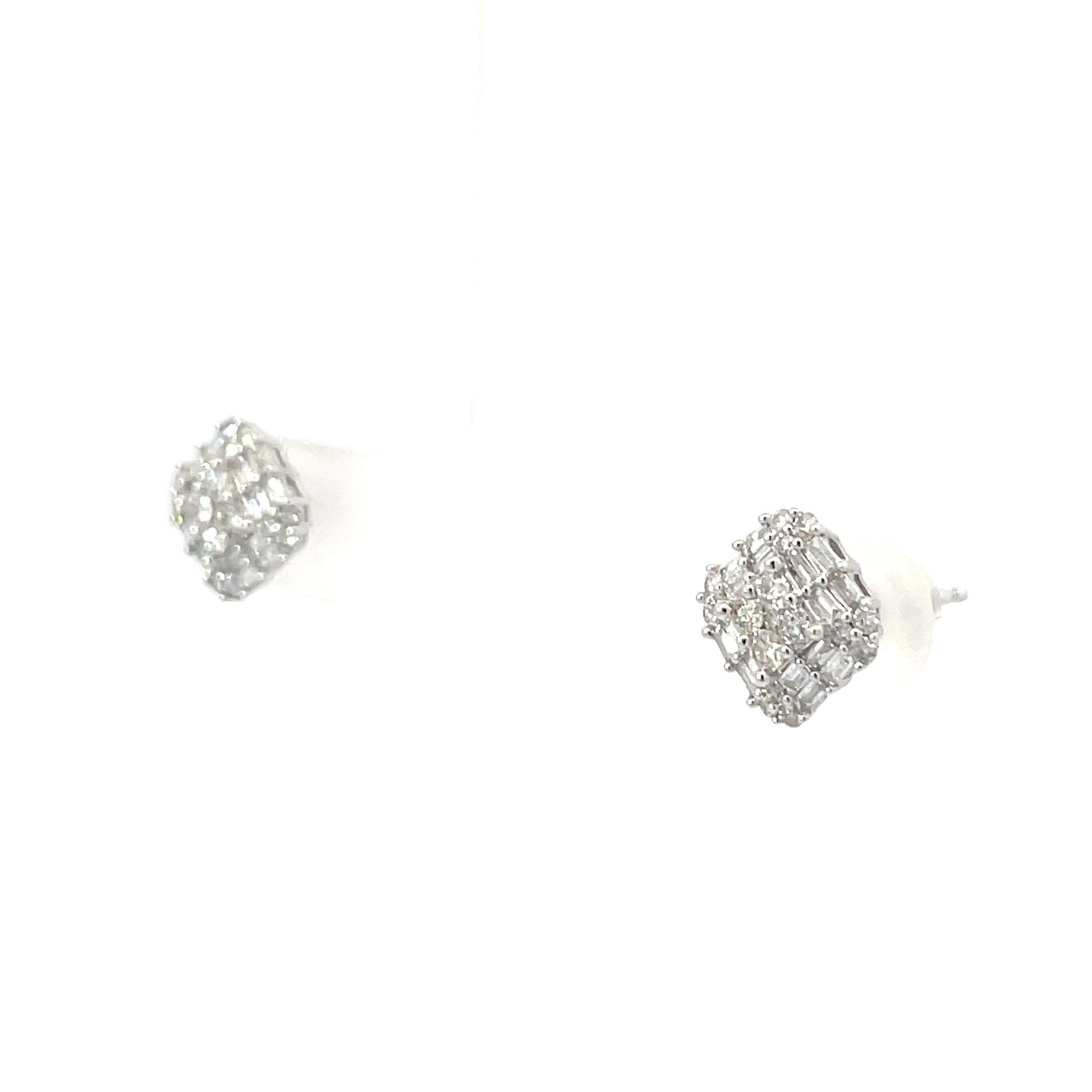 Pendientes de oro de 18 quilates con diamantes talla baguette y brillantes en venta 3