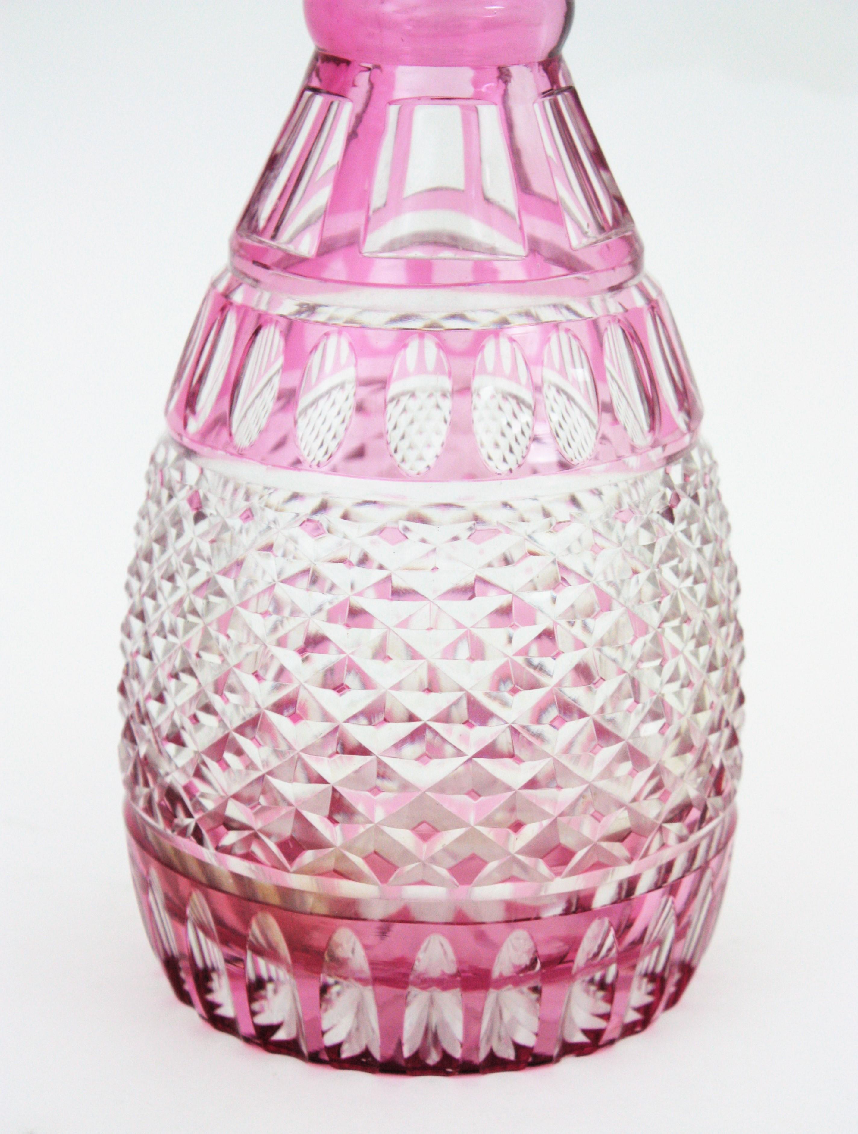 Set de carafes à boissons en cristal taillé rose et clair et en argent en vente 6
