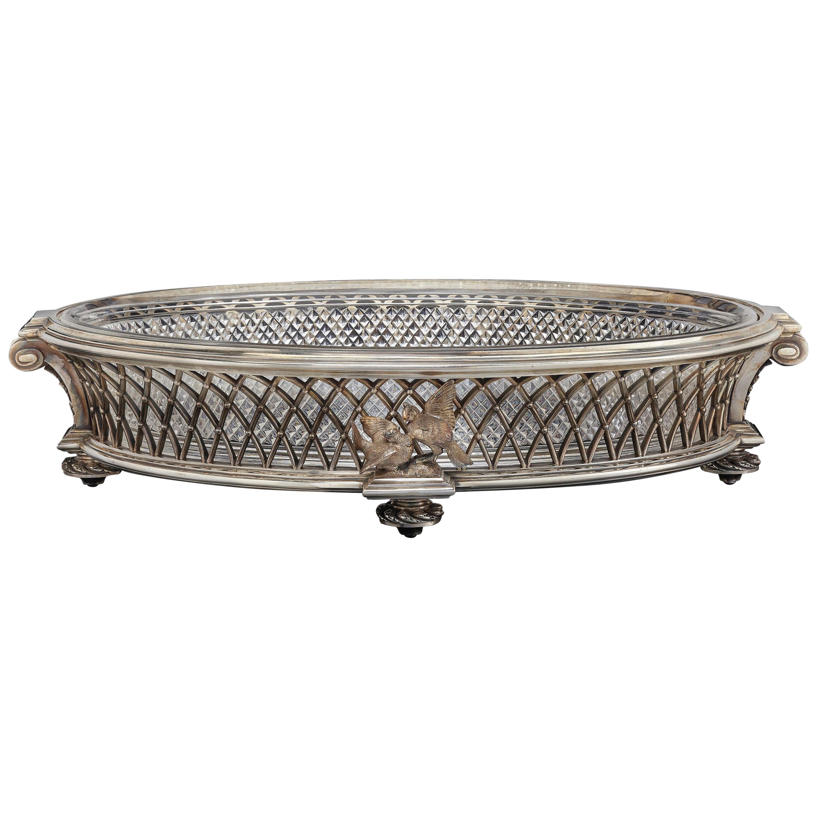 Centro de mesa de cristal tallado y baño de plata de Baccarat, hacia 1890