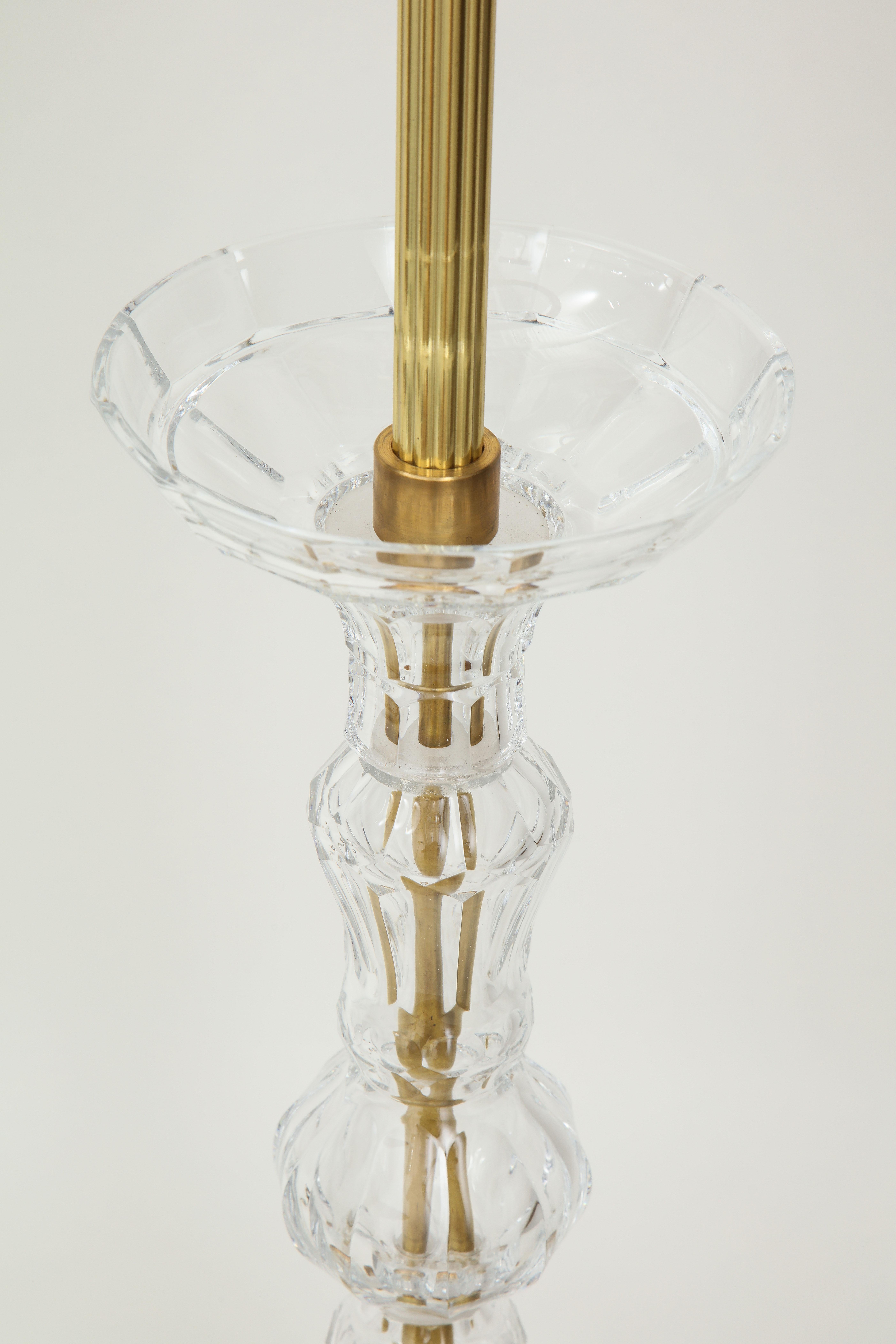 Cut Crystal Ball and Brass Columnar Table Lamp In Excellent Condition For Sale In New York, NY