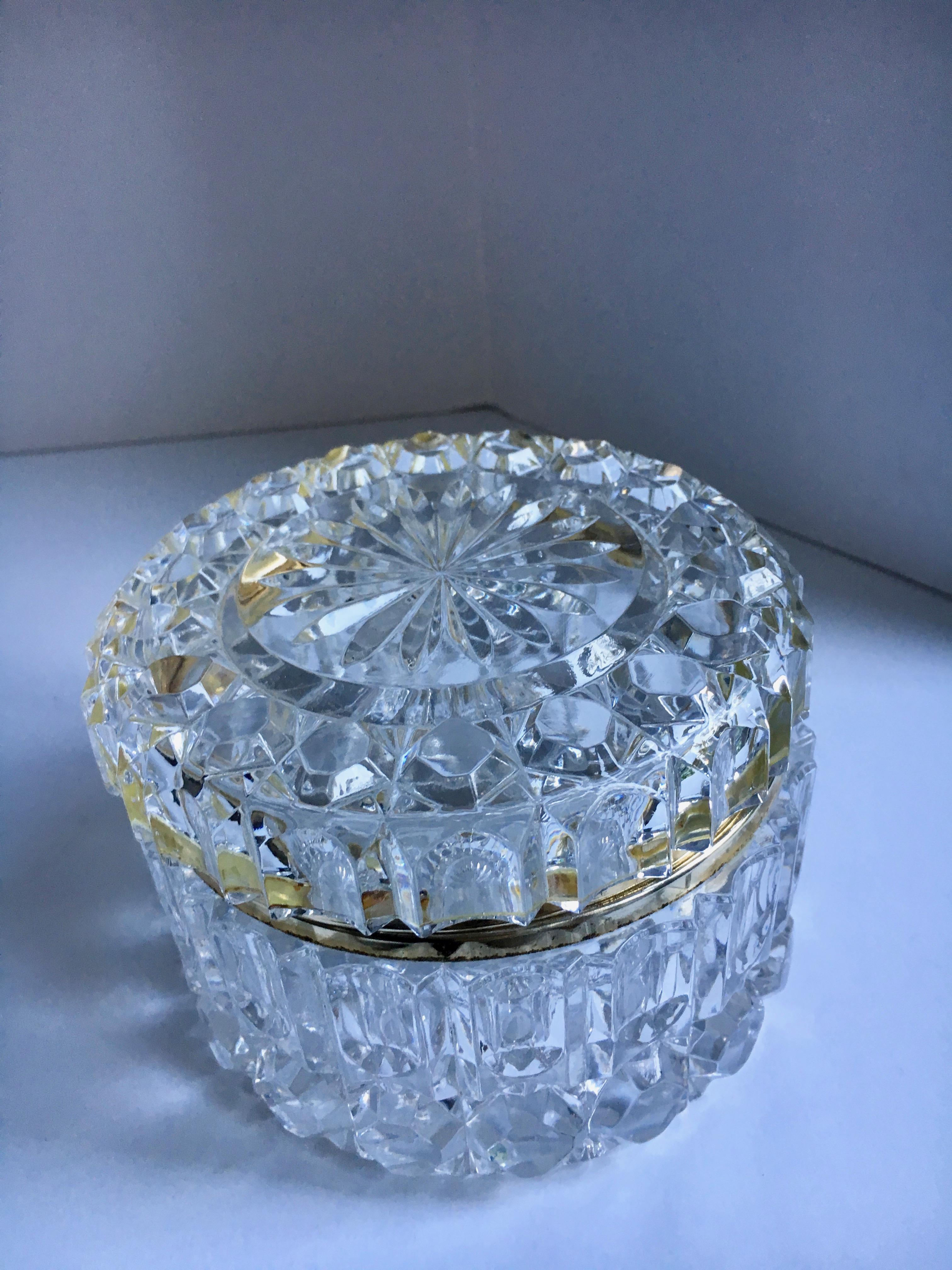 Cut Crystal Box In Good Condition In Los Angeles, CA