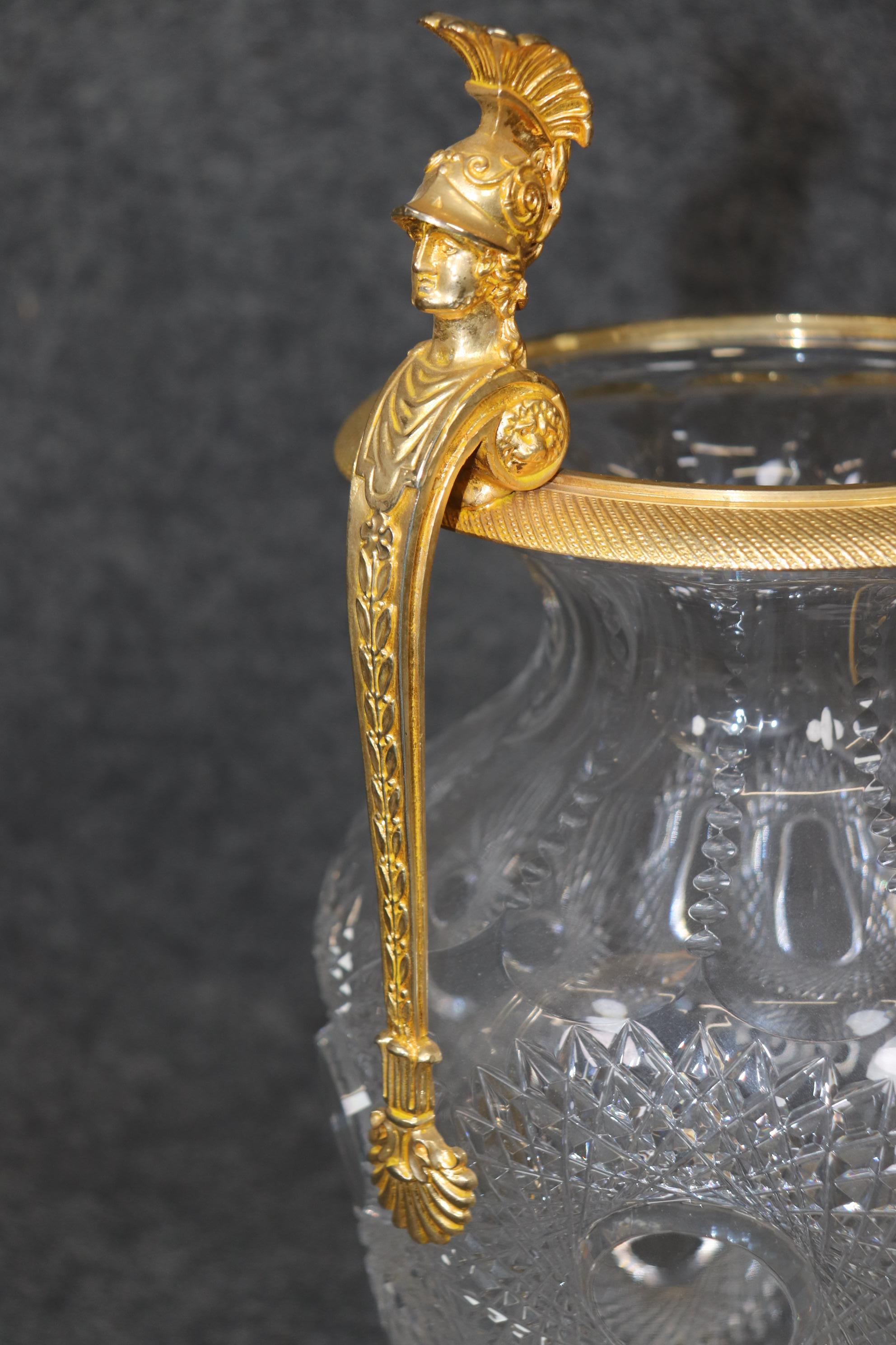 Vase en bronze doré taillé à la manière de Baccarat avec gladiateurs romains en vente 3