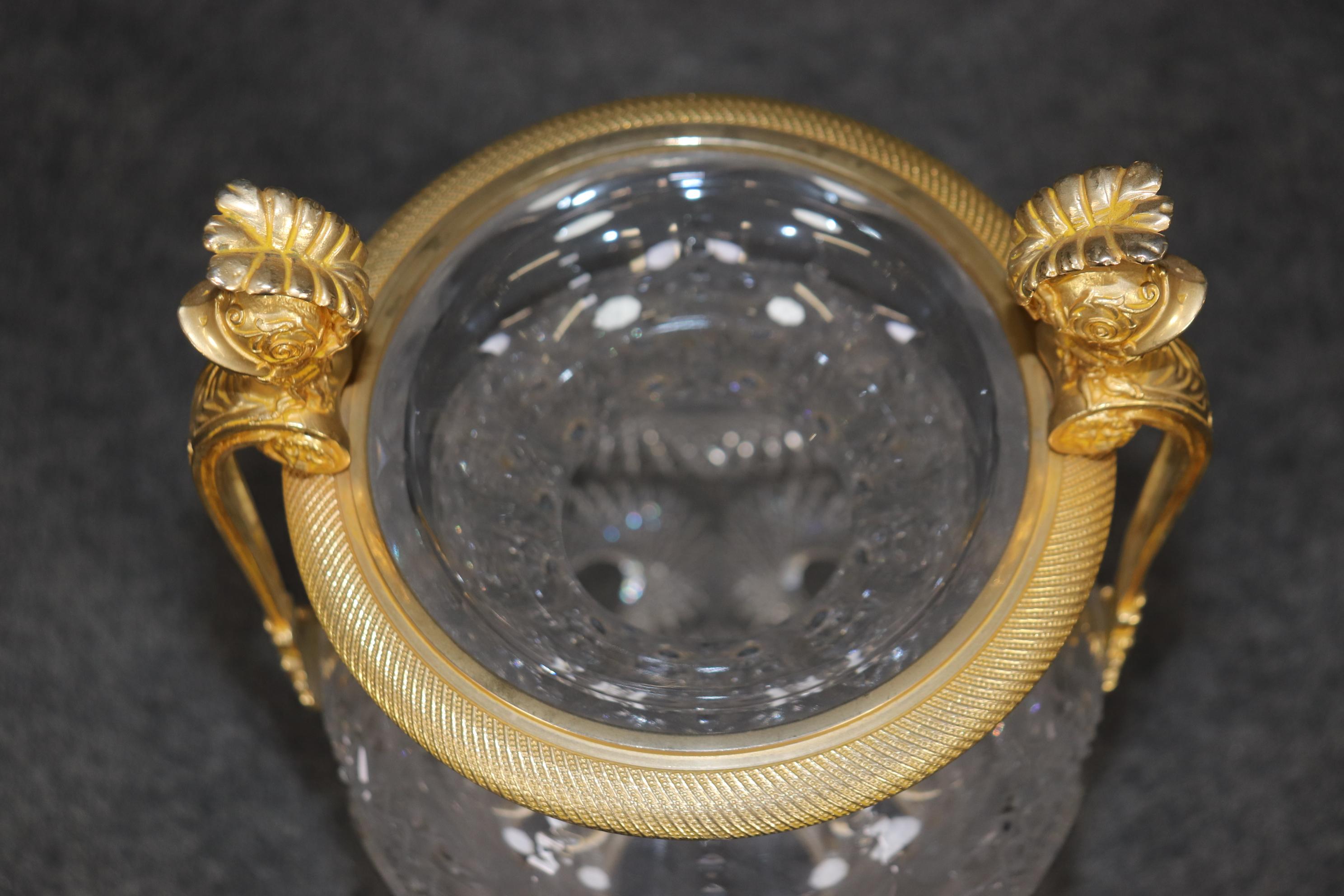 Vase en bronze doré taillé à la manière de Baccarat avec gladiateurs romains en vente 4