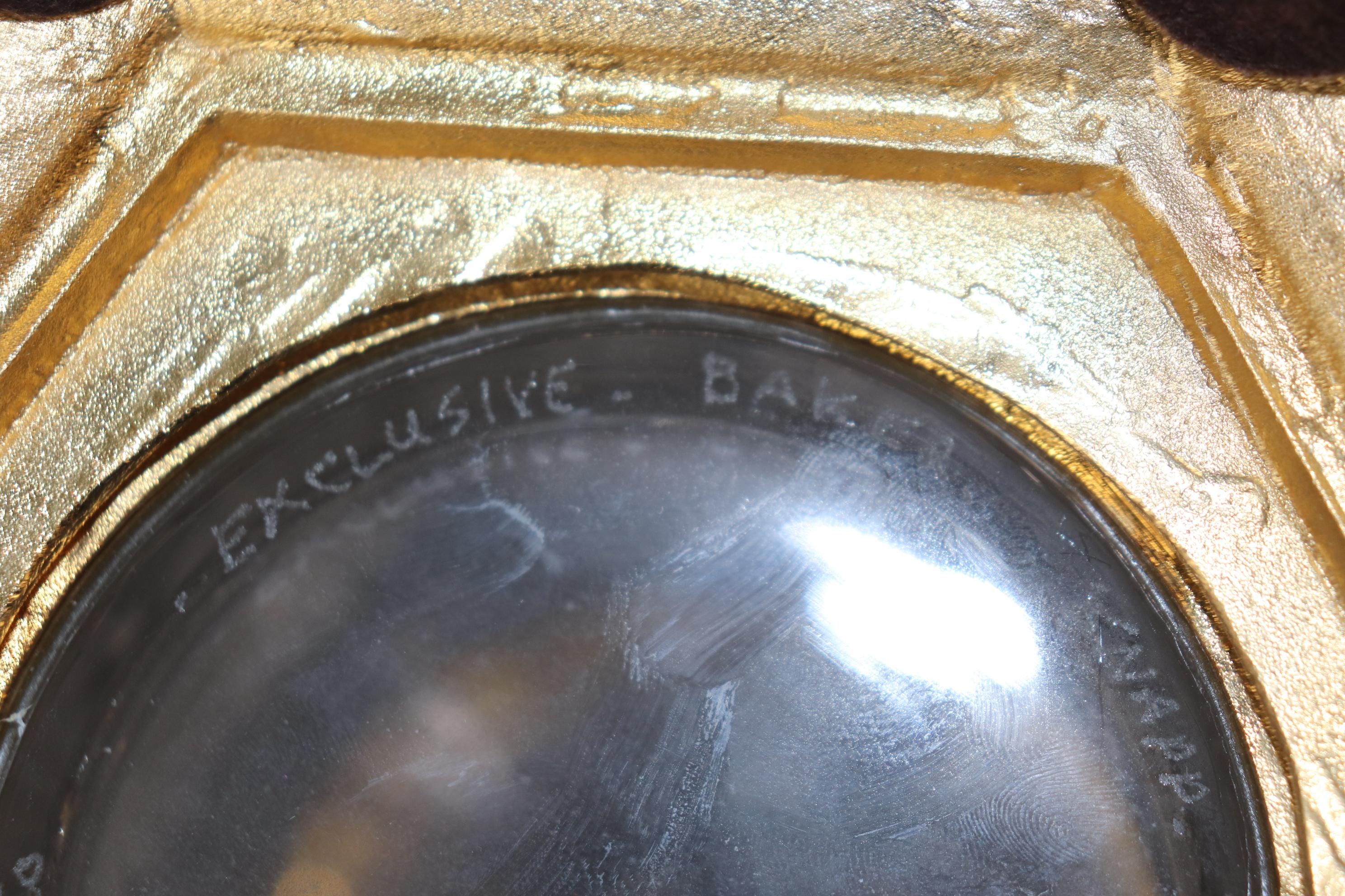 Français Vase en bronze doré taillé à la manière de Baccarat avec gladiateurs romains en vente