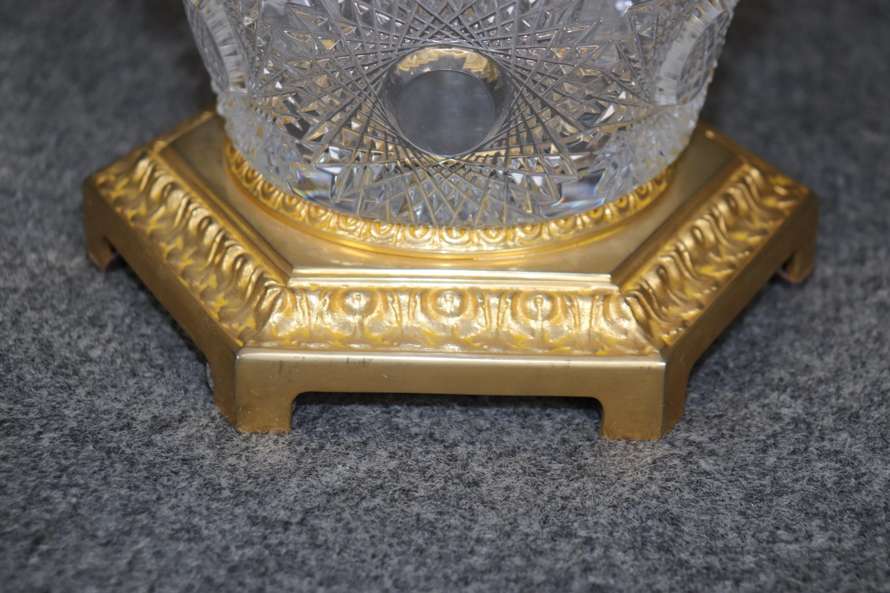 Vase en bronze doré taillé à la manière de Baccarat avec gladiateurs romains en vente 2