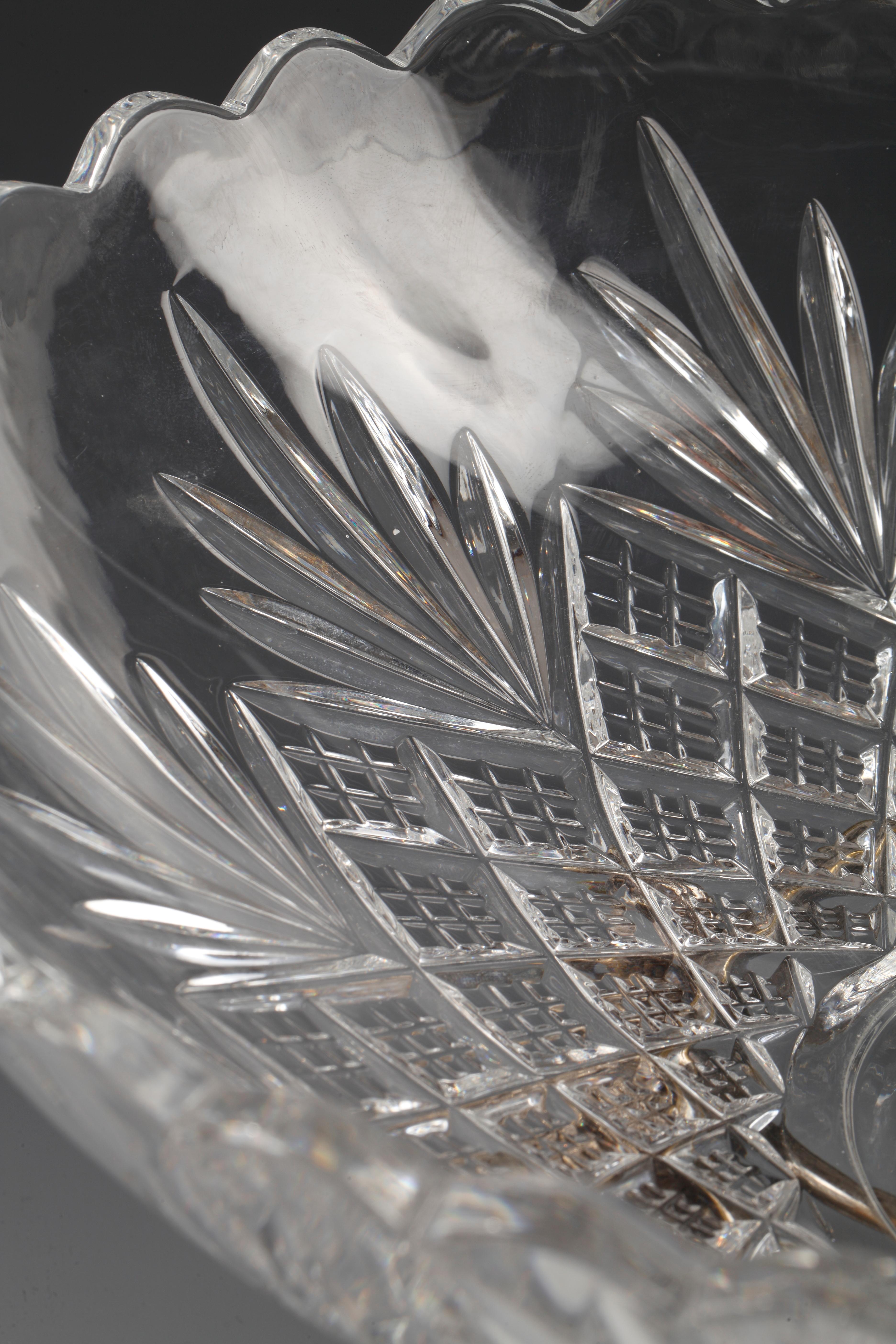 Centro de mesa de cristal tallado atribuido a Baccarat, Francia, circa 1870 Francés en venta
