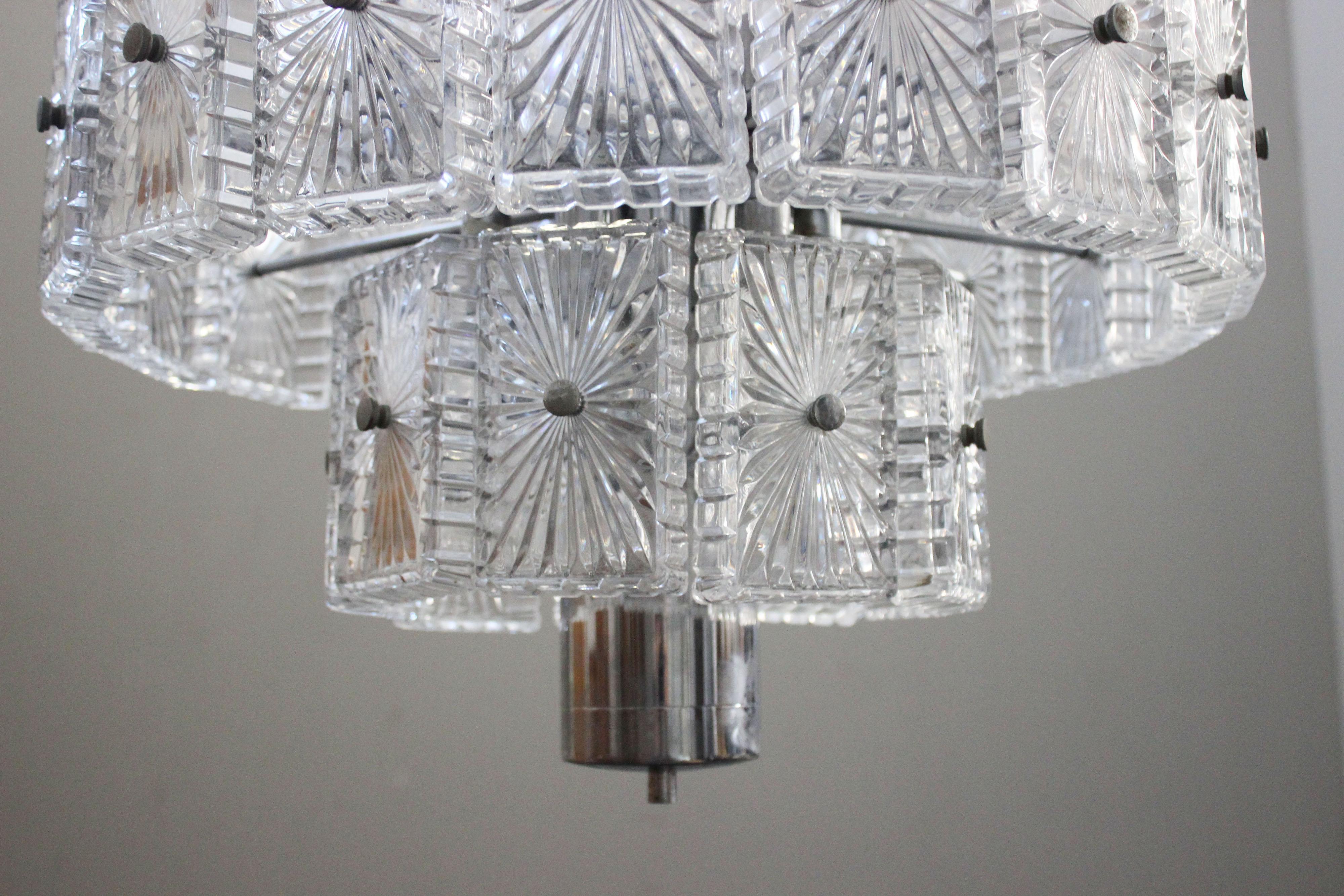 Lampadario in cristallo tagliato, anni '70 In condizioni buone in vendita a Montelabbate, PU