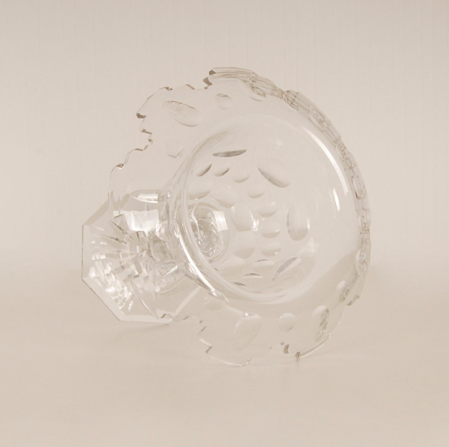 Hand-Crafted Cut Crystal Coupe Ginger Jar Footed Drageoir Compotier With Cover 19th Century  For Sale