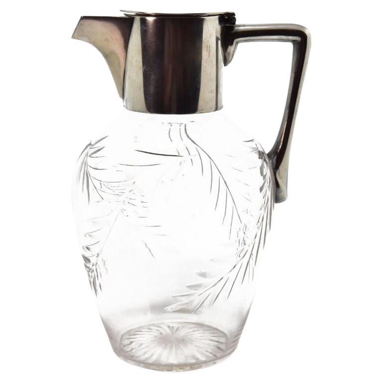 Decantador de cristal tallado con pico de metal plateado, 1950S