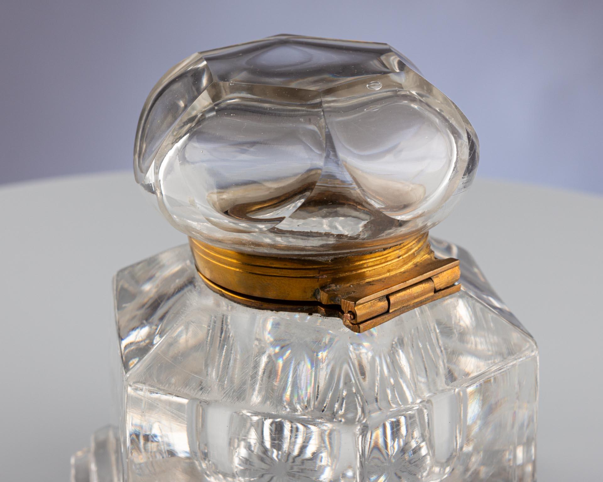Cut Crystal Inkwell with Faceted Hinged Lid, circa 1900 For Sale 7