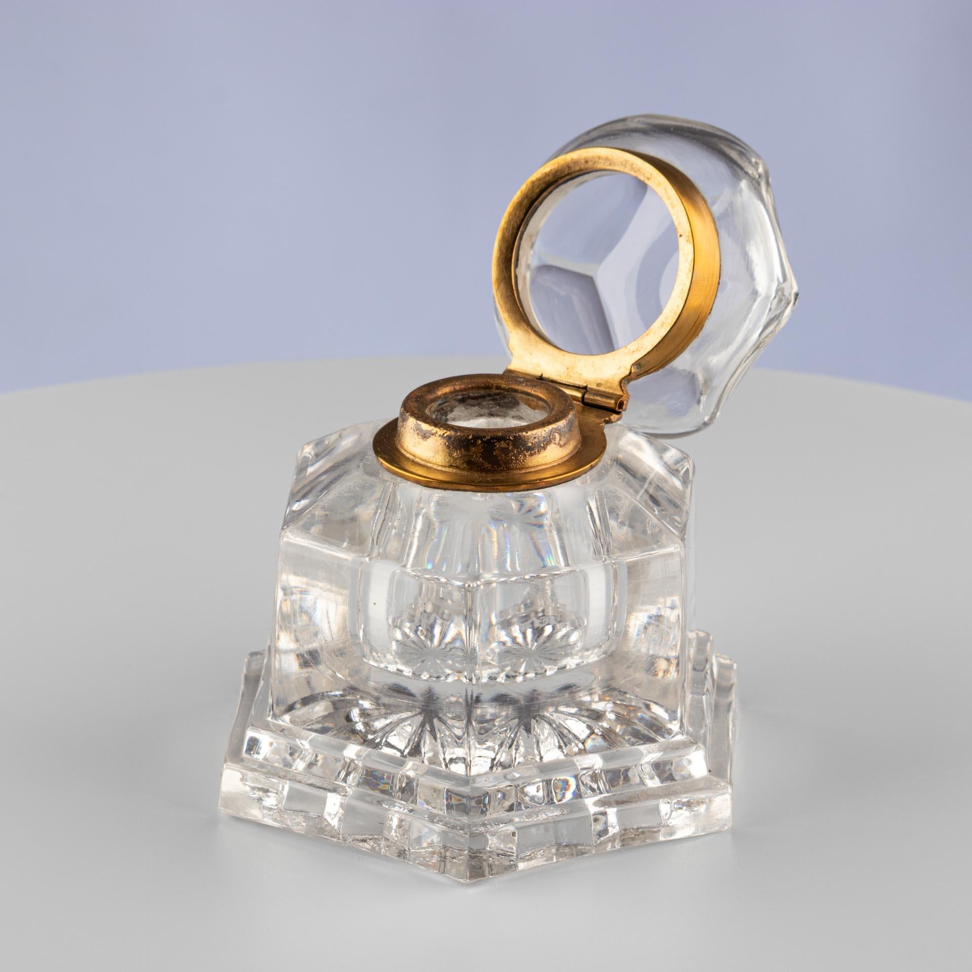 Early 20th Century Cut Crystal Inkwell with Faceted Hinged Lid, circa 1900 For Sale