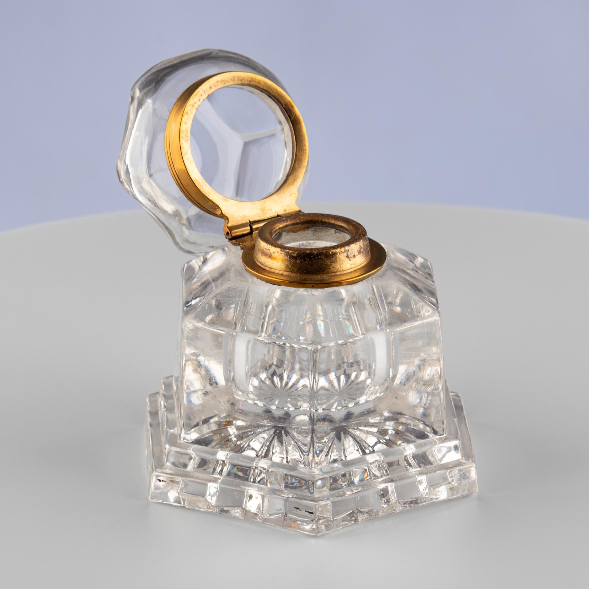 Cut Crystal Inkwell with Faceted Hinged Lid, circa 1900 For Sale 2