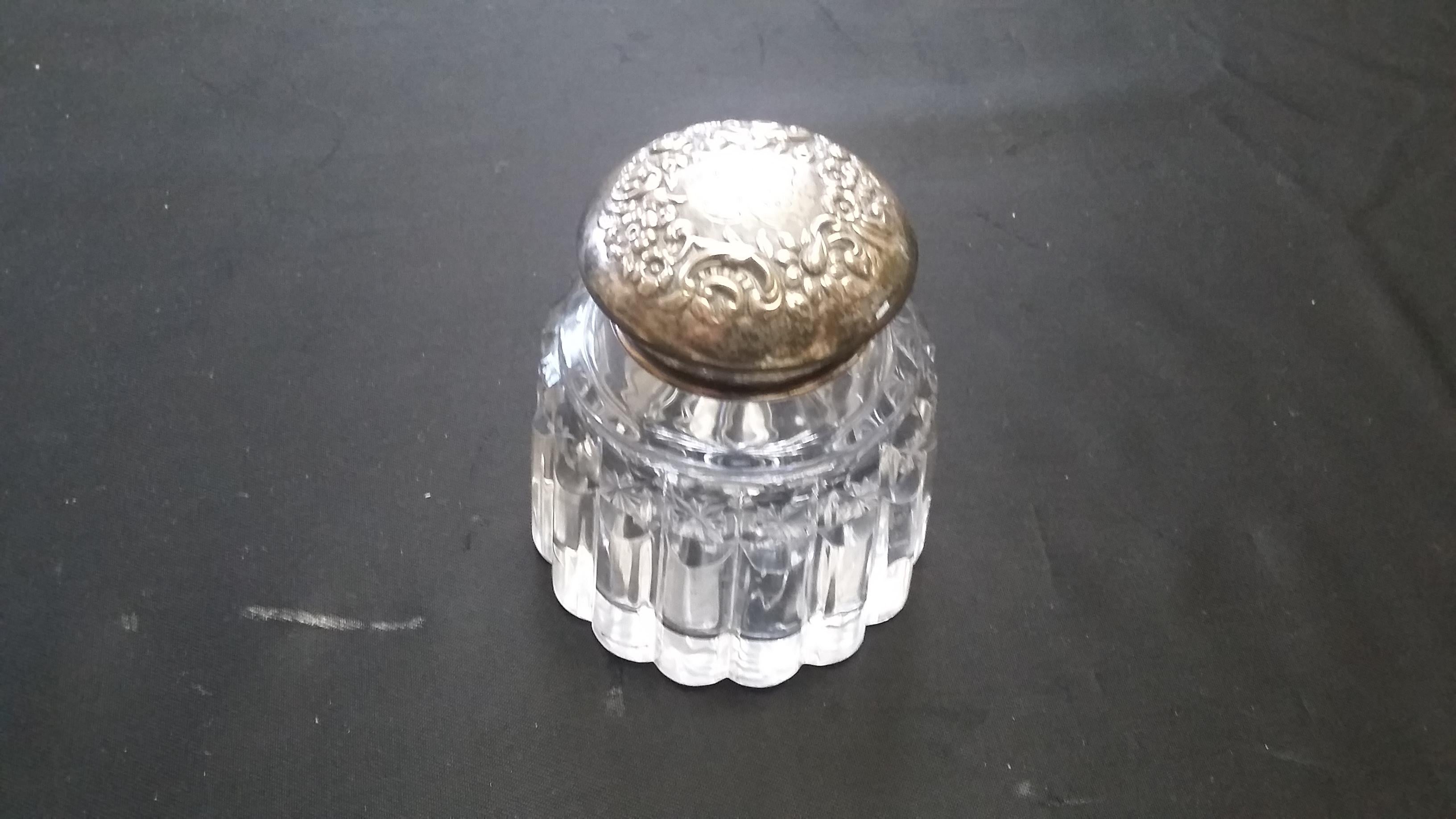Cut Crystal 20th century Inkwell with Sterling Silver Top In Good Condition In Stamford, CT