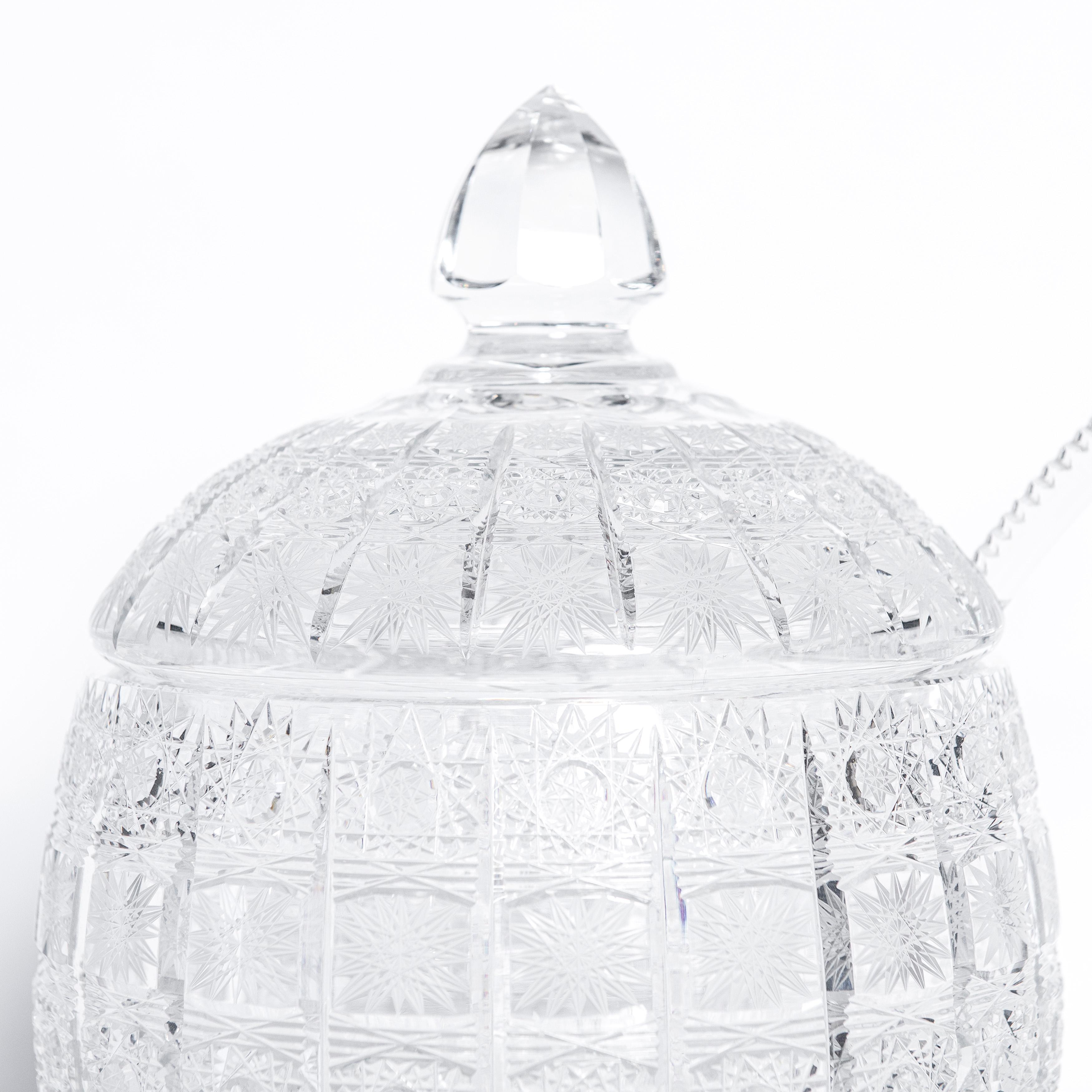 Bowlenschüssel aus geschliffenem Kristall, tschechisch, um 1950 (Moderne der Mitte des Jahrhunderts) im Angebot