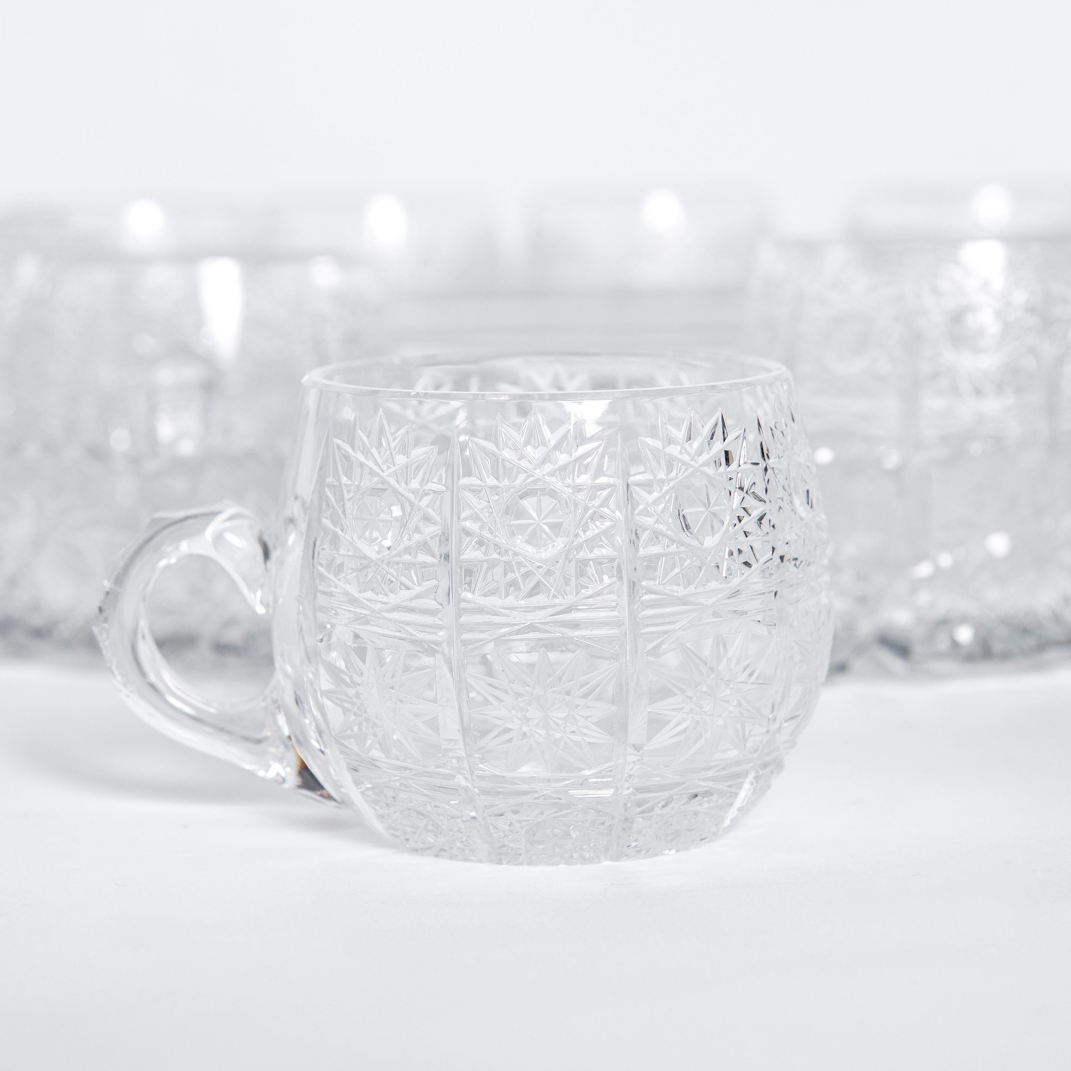 Ensemble de coupes à punch en cristal taillé, tchèque, vers 1950 Bon état - En vente à Buenos Aires, Buenos Aires