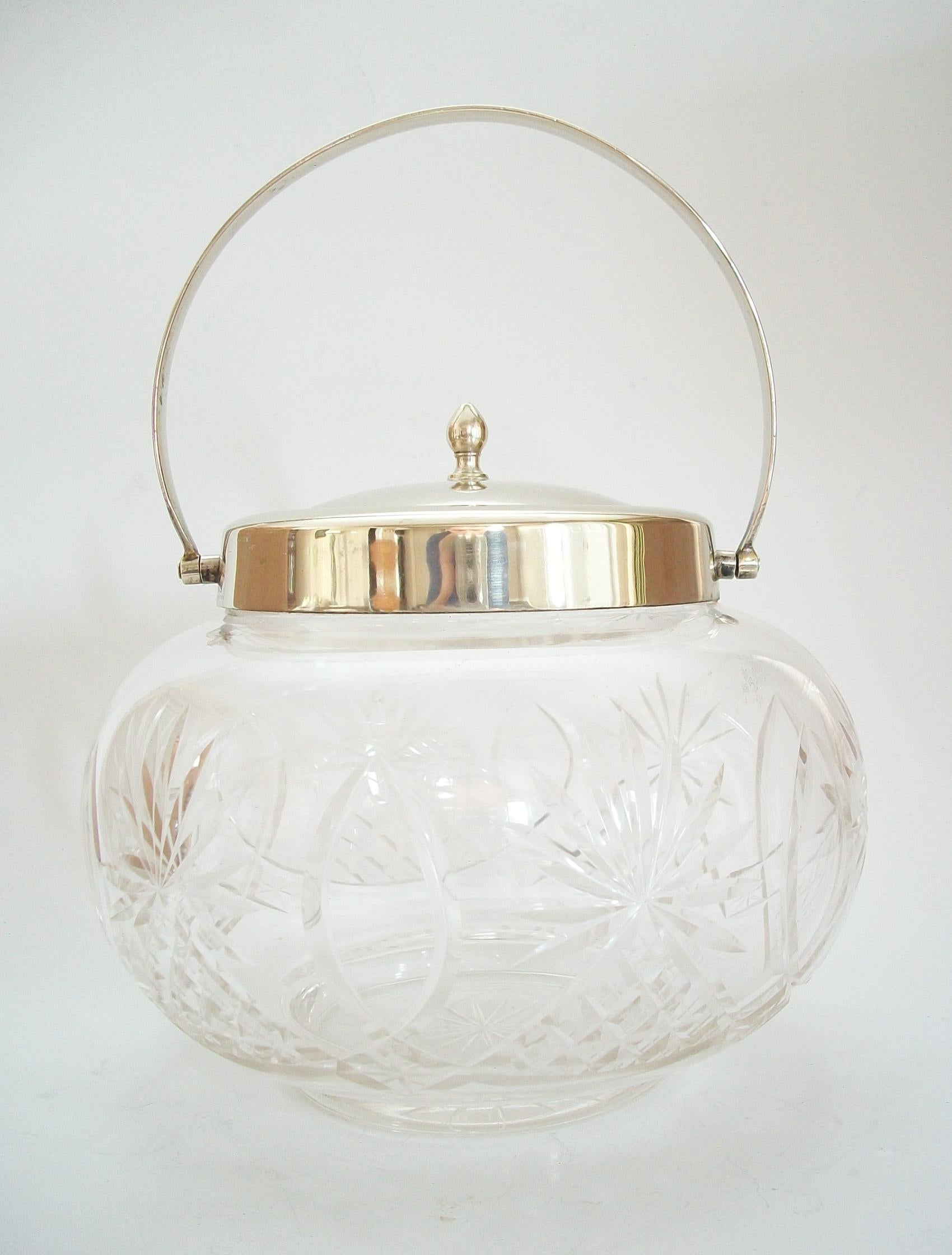 Cut Crystal & Silverplate Biscuit Barrel - United Kingdom - Early 20th Century In Good Condition For Sale In Chatham, ON