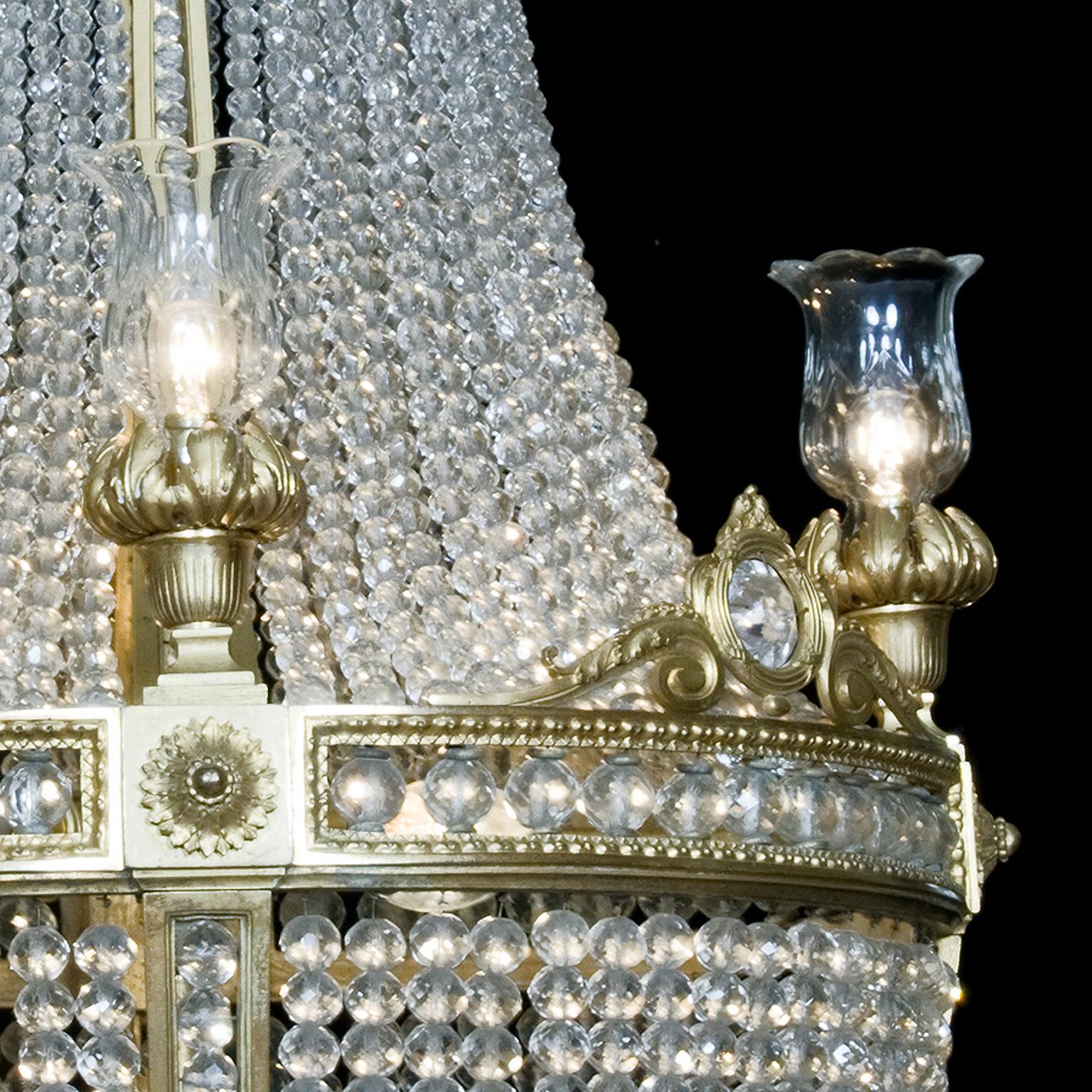 Français Lustre en forme de tente et de panier en cristal taillé attribué à Baccarat, vers 1890 en vente