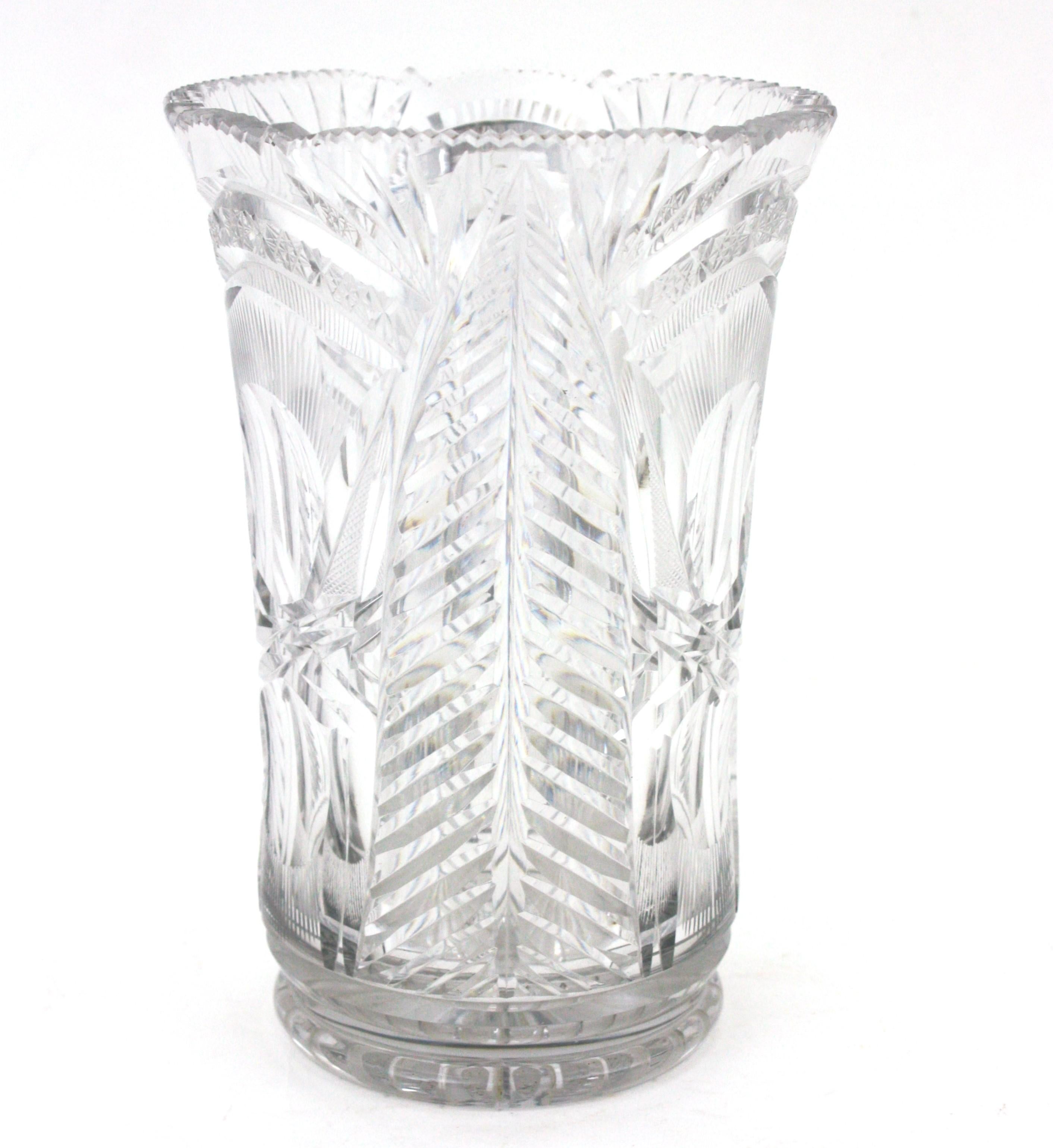 Jarrón de Cristal Tallado o Portavelas Huracán siglo XX en venta