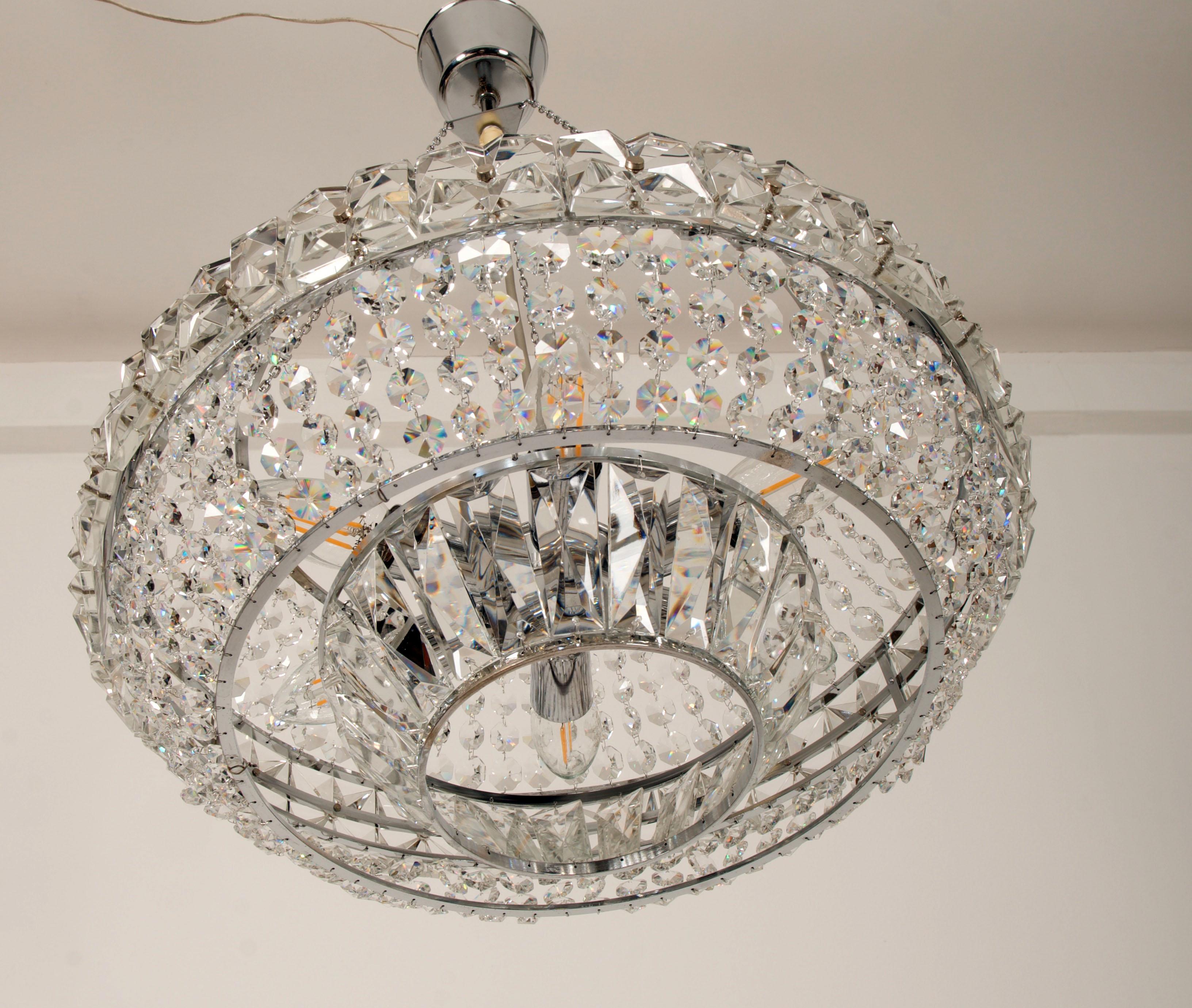 Cut Crystals Chandelier from the Late 1970s In Good Condition For Sale In Vienna, AT