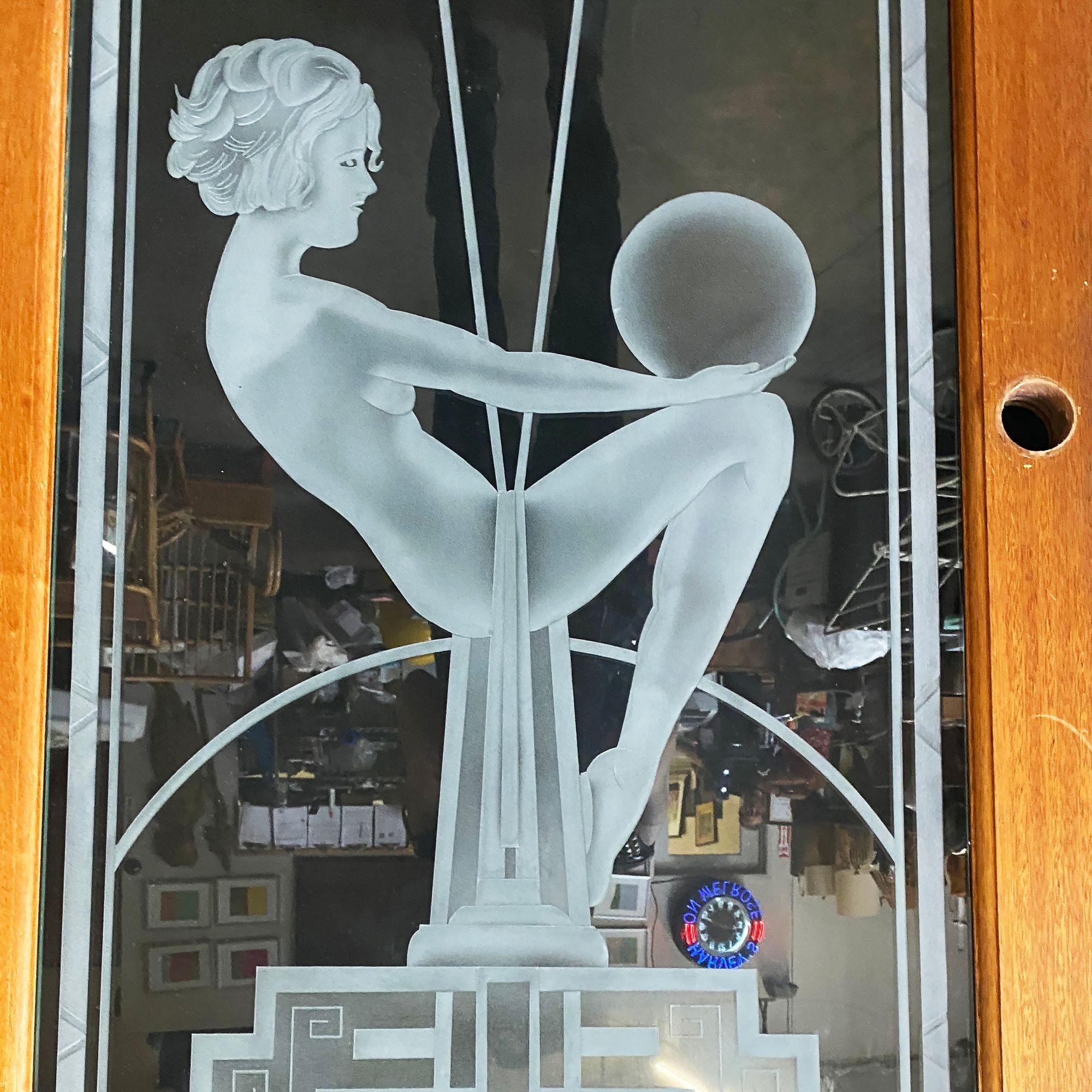 Porte Neo Art Deco en verre d'art gravé et taillé Excellent état - En vente à Van Nuys, CA
