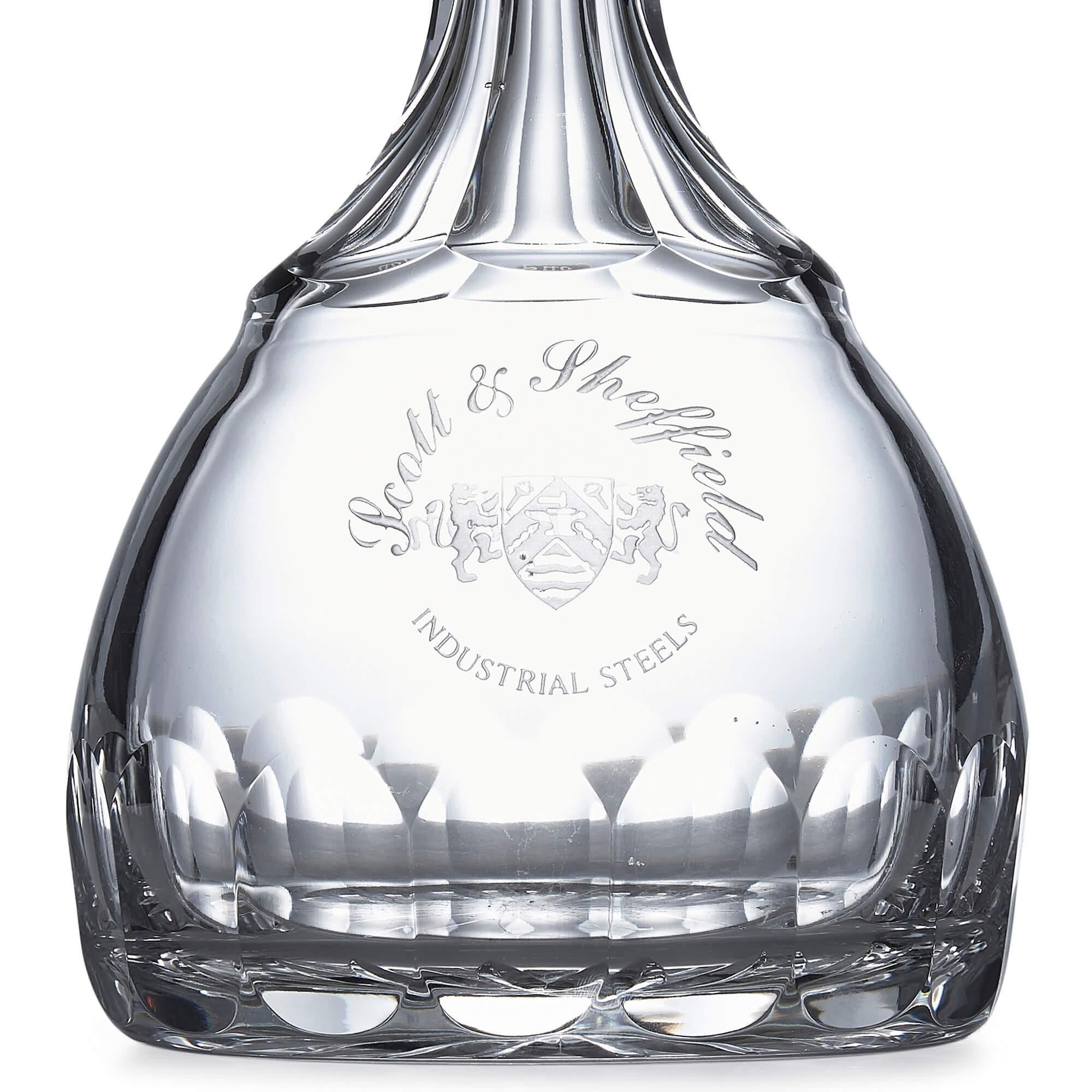 Anglais Carafe à sherry en verre taillé et argent de Roberts & Belk en vente