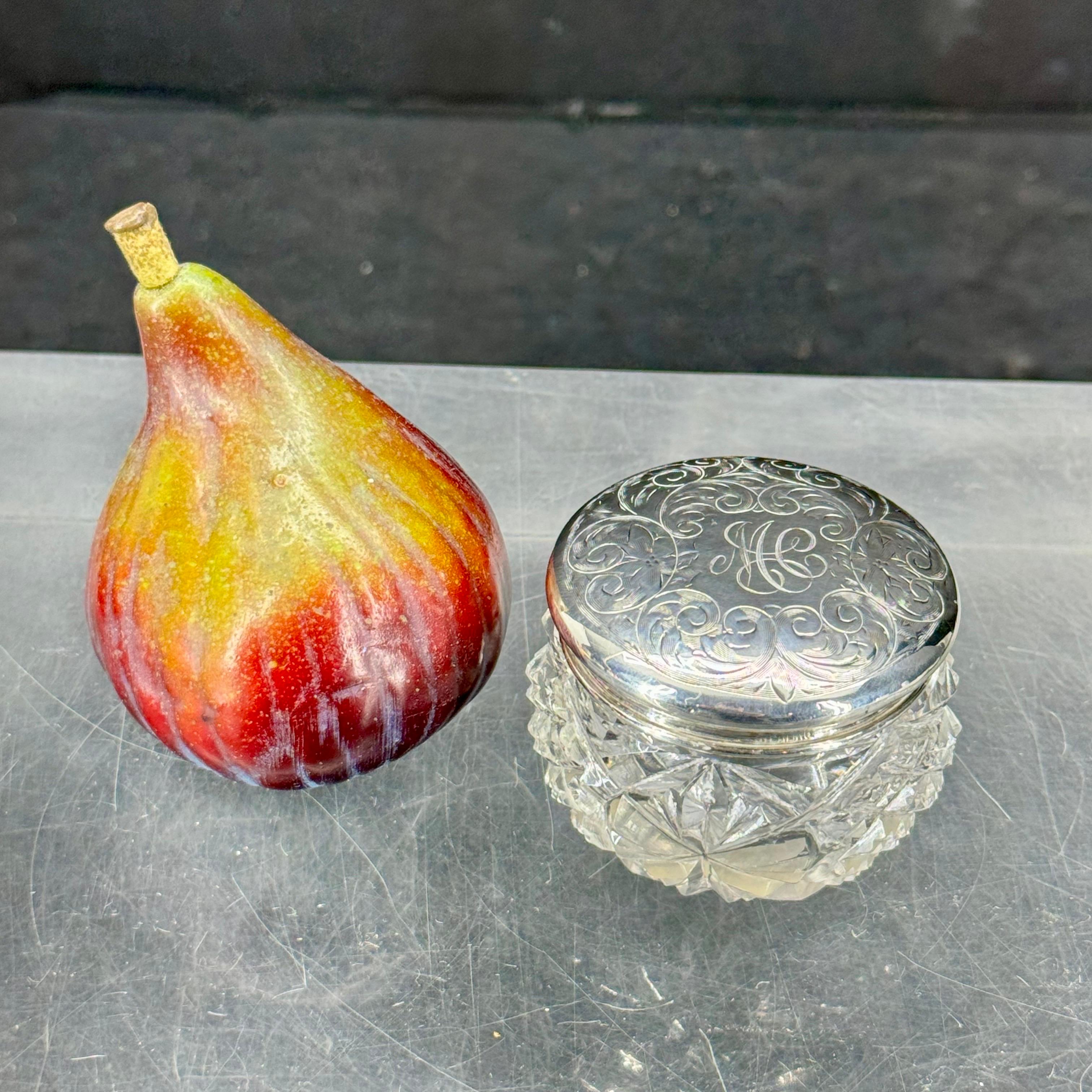 Polvera con tapa de plata de ley Art Nouveau de cristal tallado, hacia 1910 siglo XX