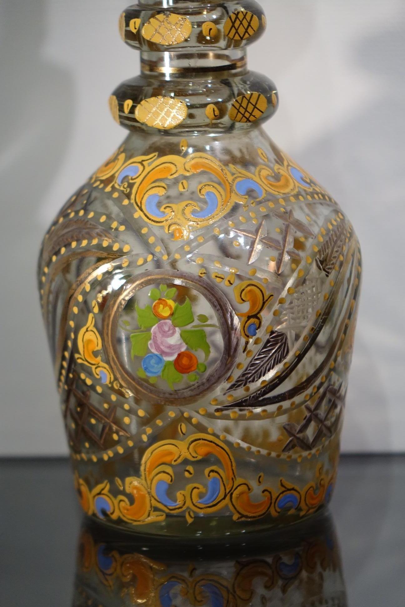 Cut-glass bottle made for the oriental market, in Bohemia, from the early 19th century.
Bottle and its conical cap in translucent glass, with polychrome decoration of roses and Baroque motifs.
Very good condition.