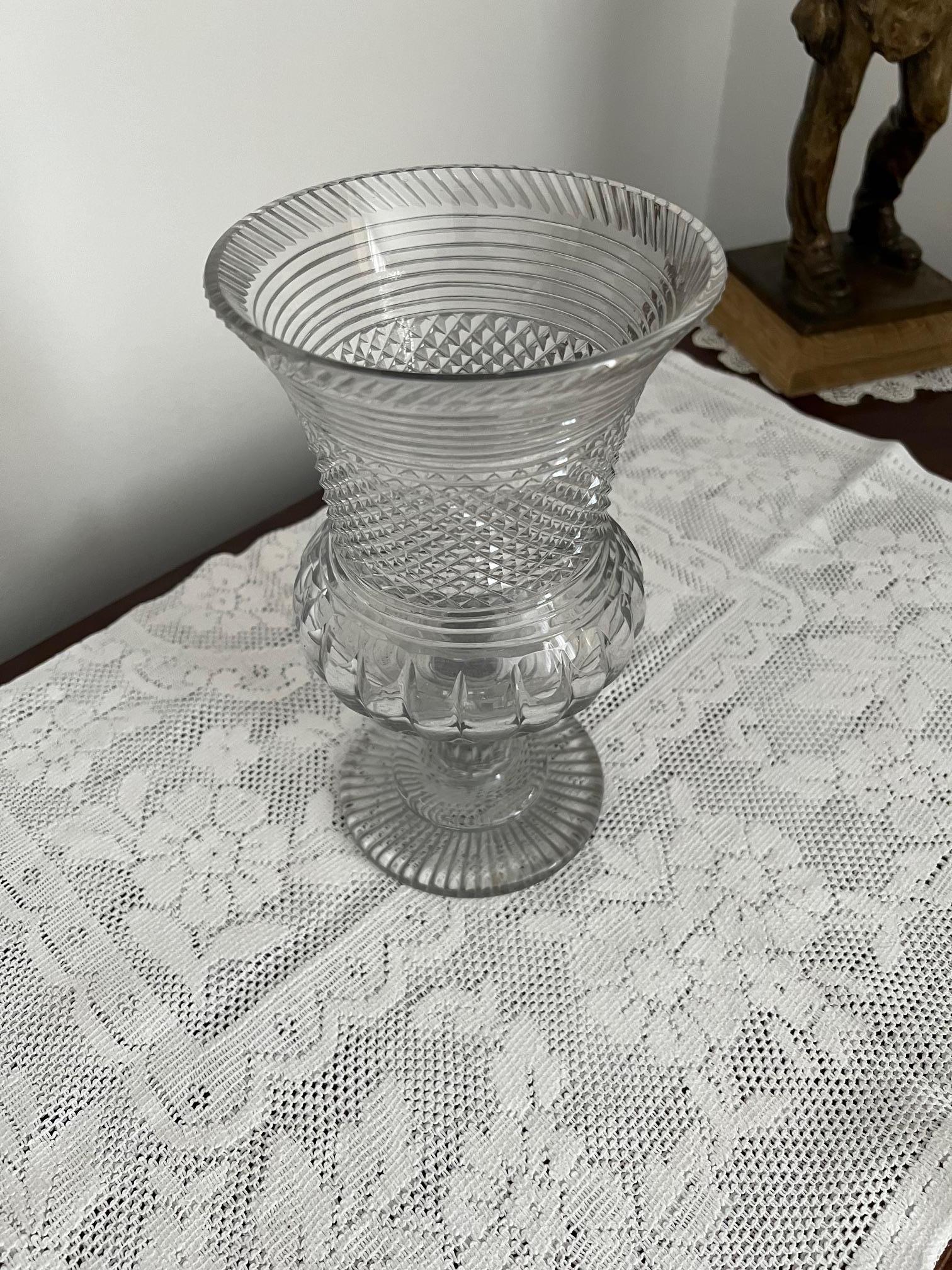 Wonderful hobnail cut vase, hand blown and wheel cut.

Ground off pontil mark, sign of a quality piece.

Excellent condition for age, no cracks, no chips.



