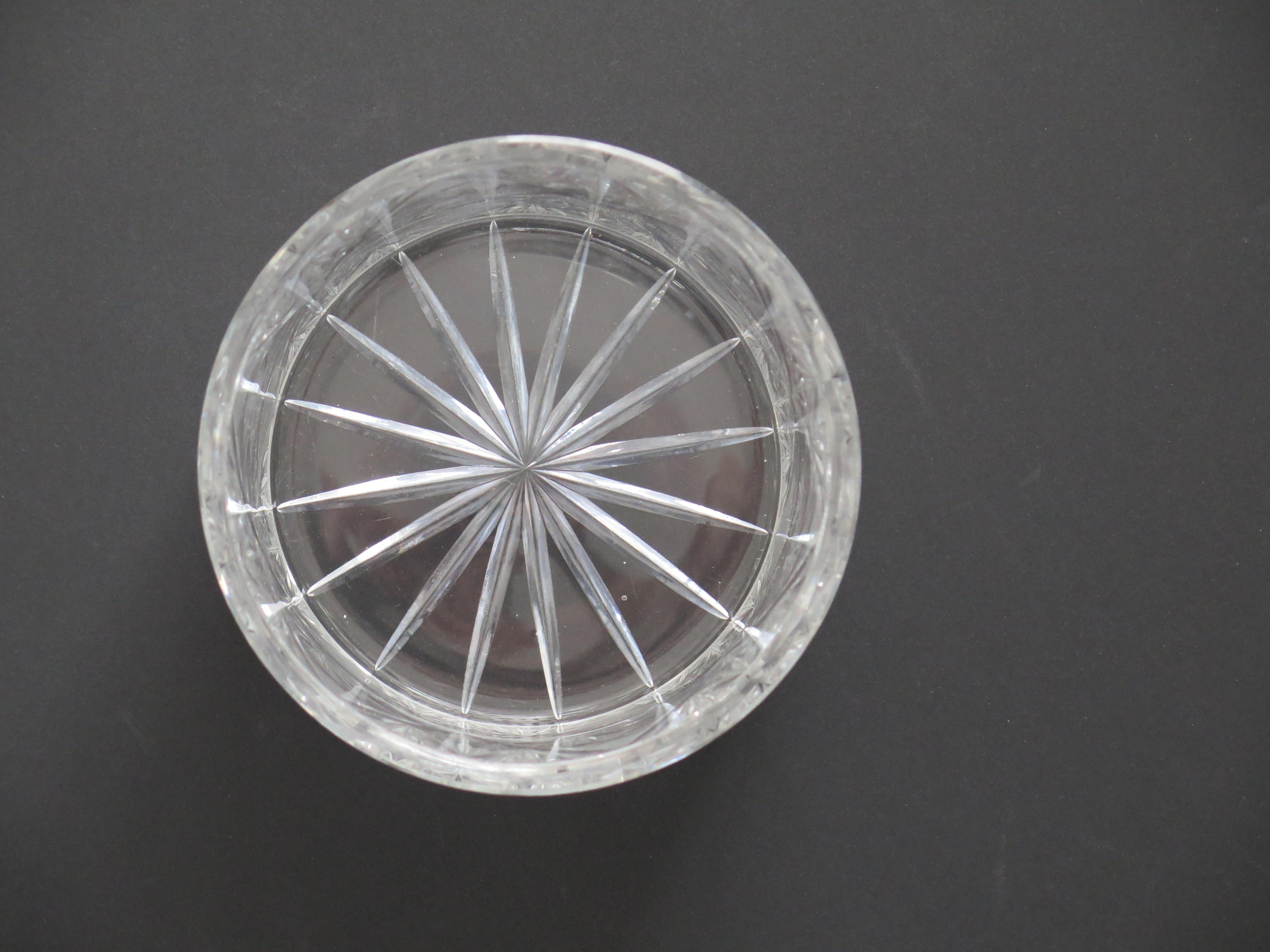 Jardiniere oder Vase aus geschliffenem Glaskristall mit Disteln und Blättern, ca. 1920 im Angebot 4