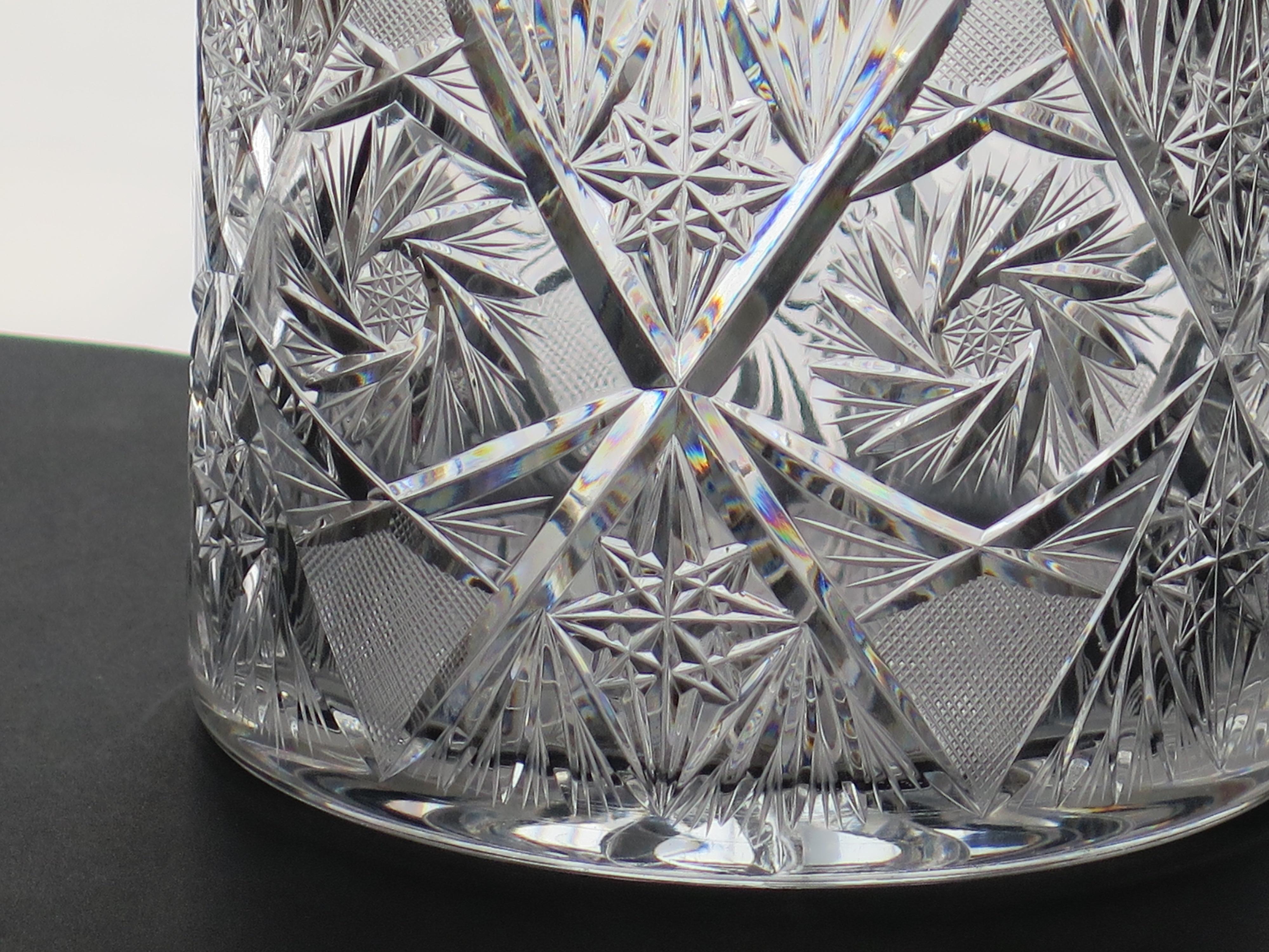 Jardiniere oder Vase aus geschliffenem Glaskristall mit Disteln und Blättern, ca. 1920 (Britisch) im Angebot