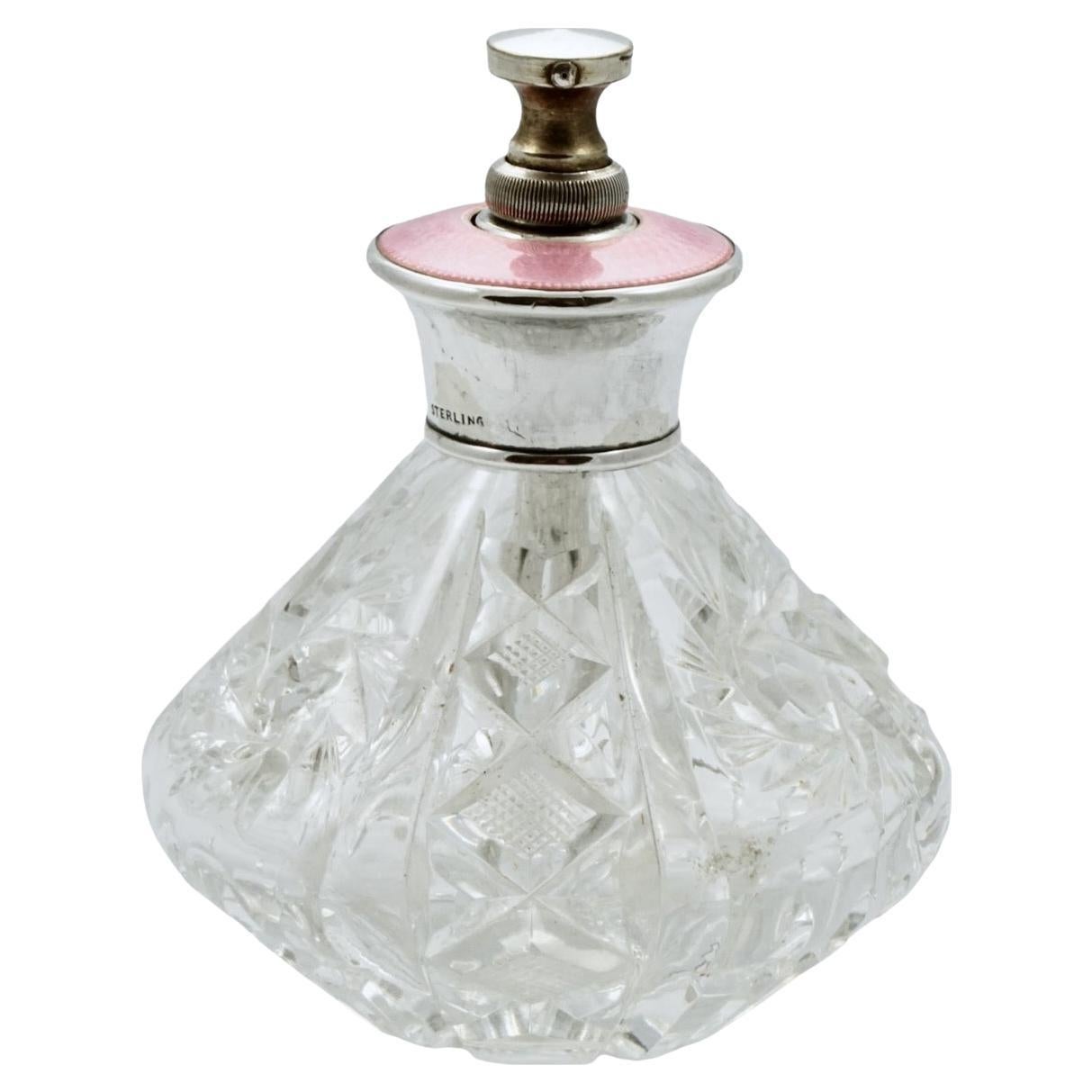 Bouteille de parfum en verre taillé avec dessus en argent sterling et émail rose guilloché