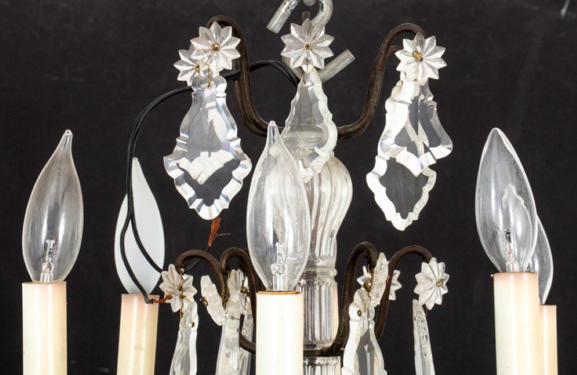 Geschliffenes Glas Sechsarmiger Kronleuchter im Kerzenleuchterstil im Zustand „Gut“ im Angebot in New York, NY