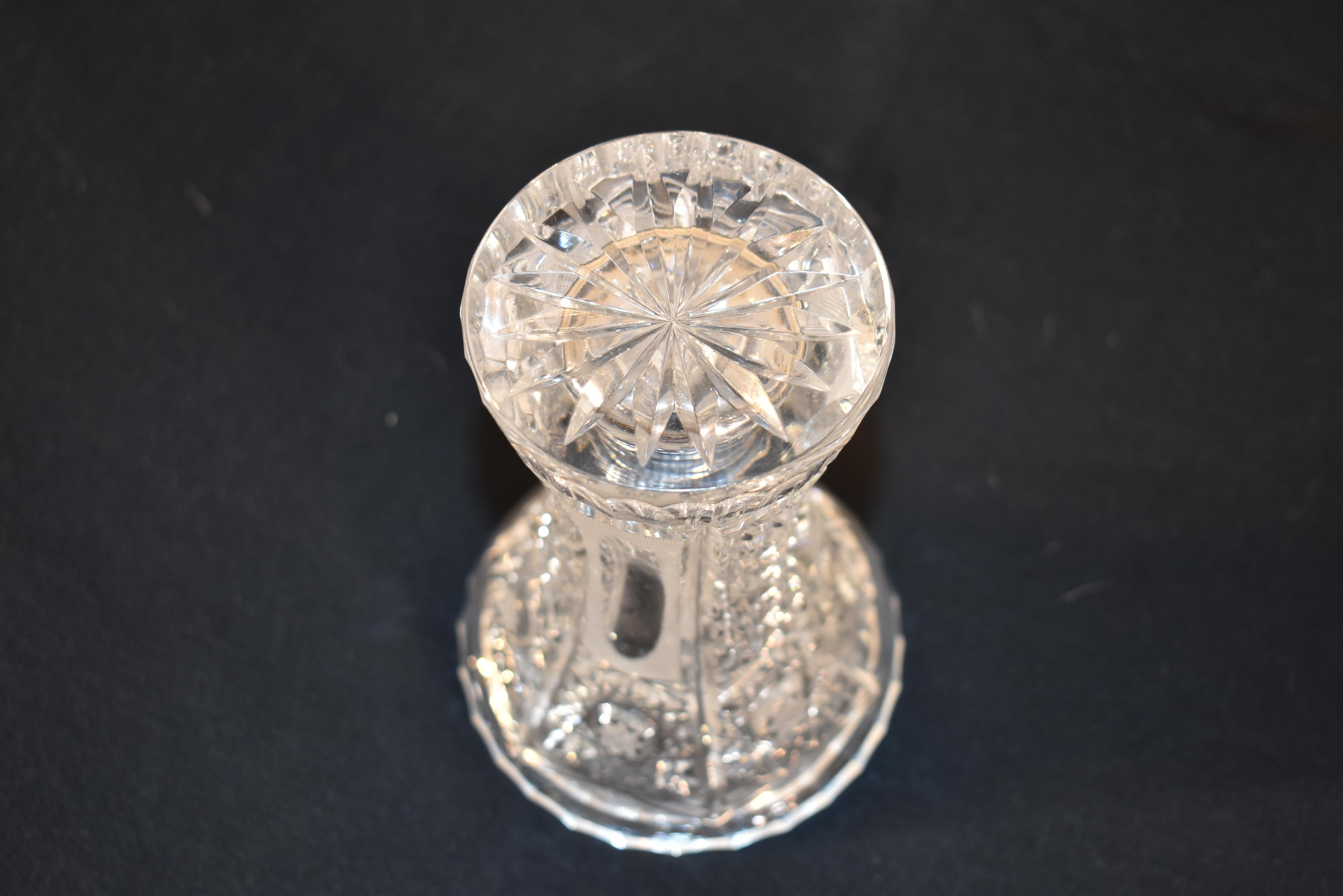 Anglais Vase en verre taillé d'Angleterre, vers 1920 en vente