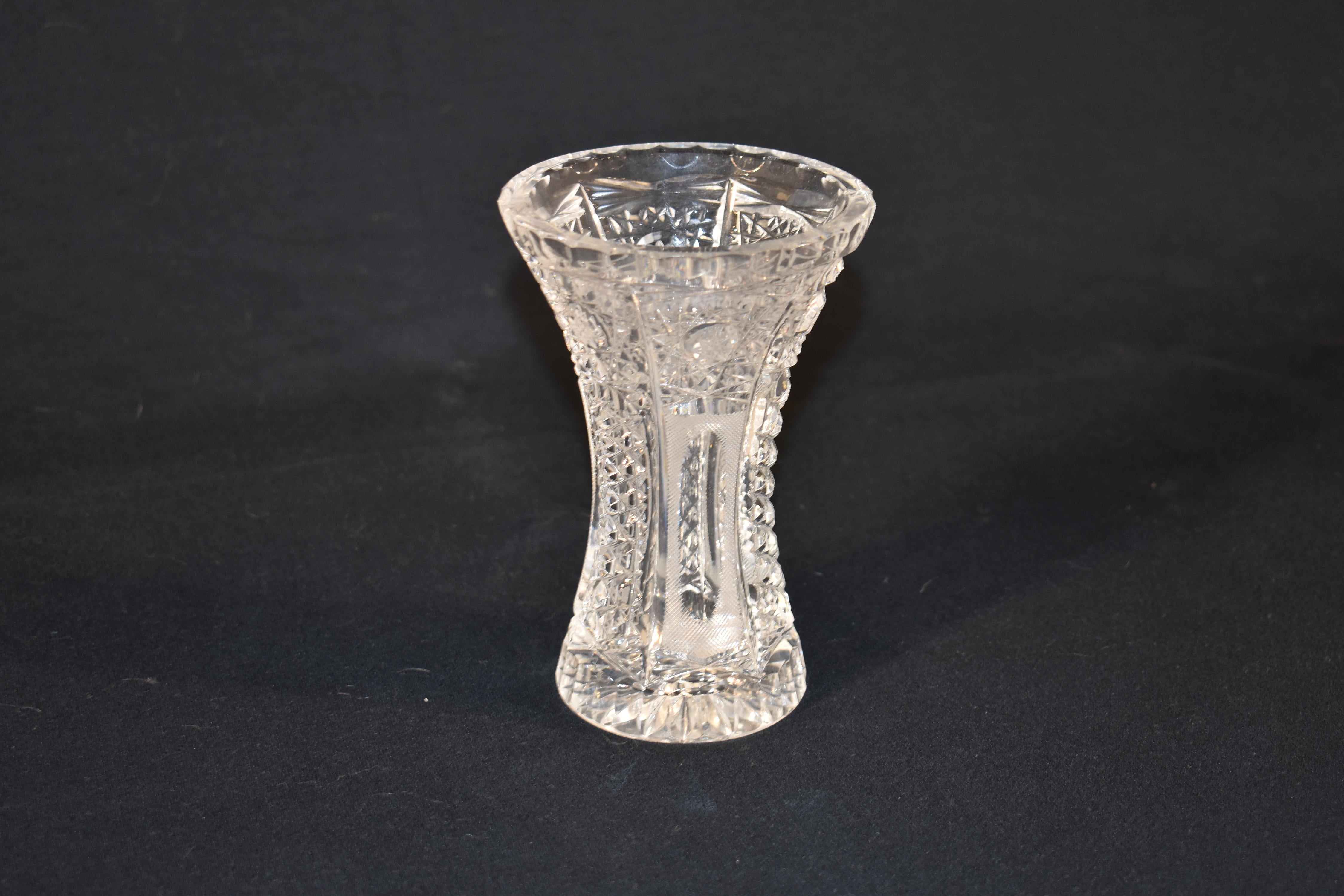 Vase en verre taillé d'Angleterre, vers 1920 en vente 1