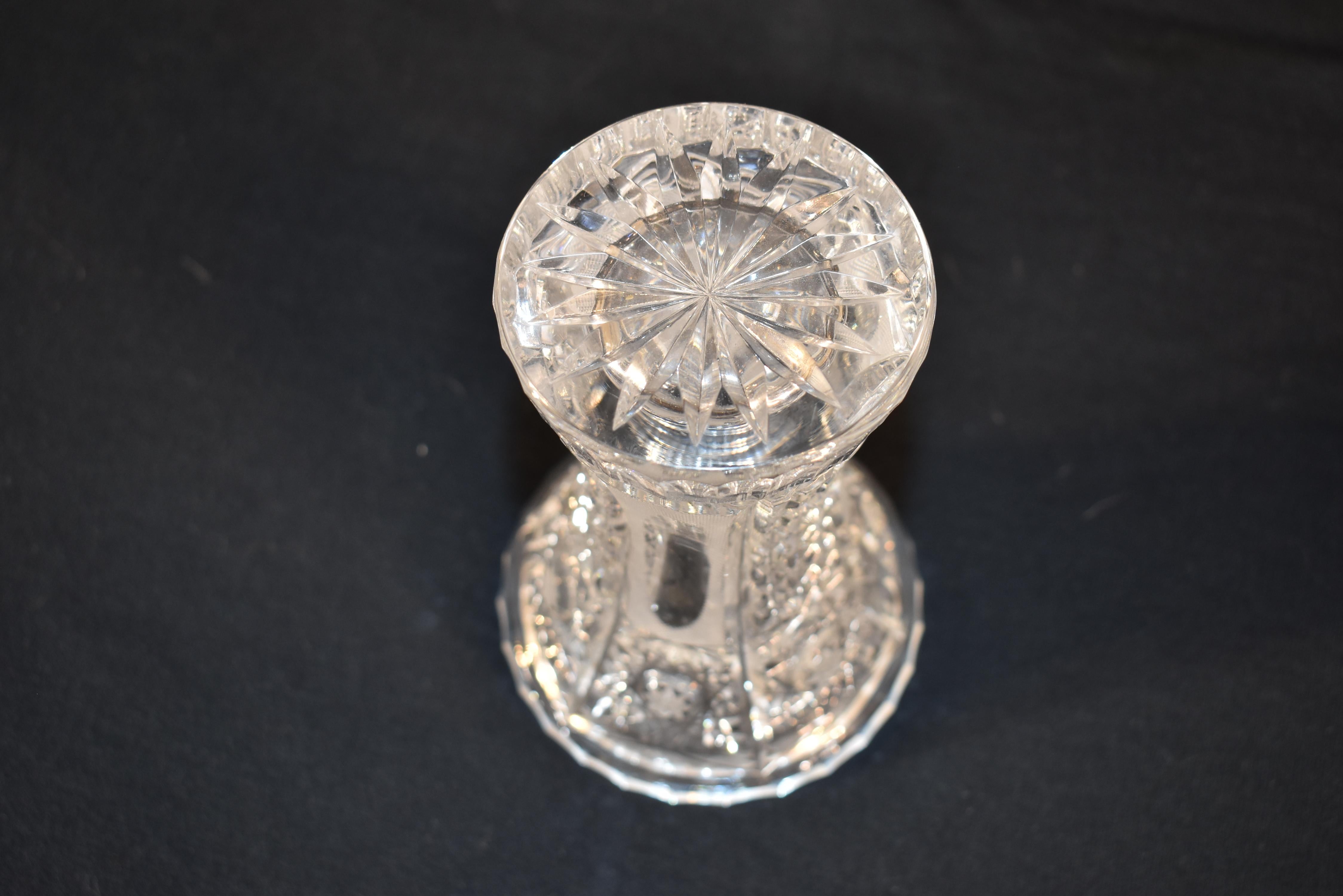 Vase en verre taillé d'Angleterre, vers 1920 en vente 3