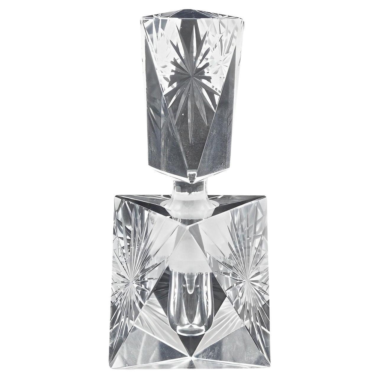 Flacon de parfum en cristal au plomb taillé, avec un design en forme d'étoile, circa 1950