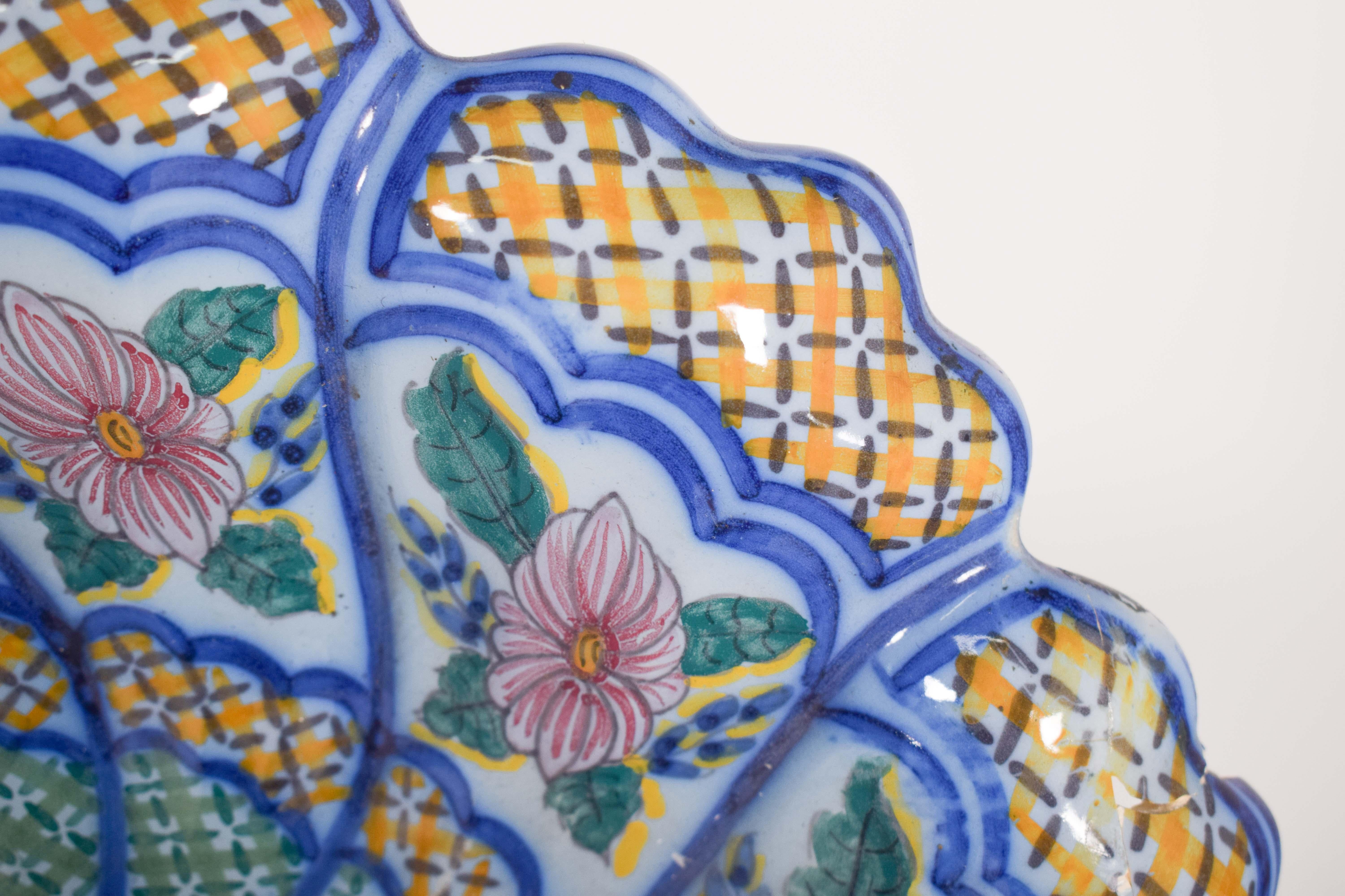 Assiette découpée en faïence portugaise, Coimbra Bon état - En vente à Lisboa, Lisboa