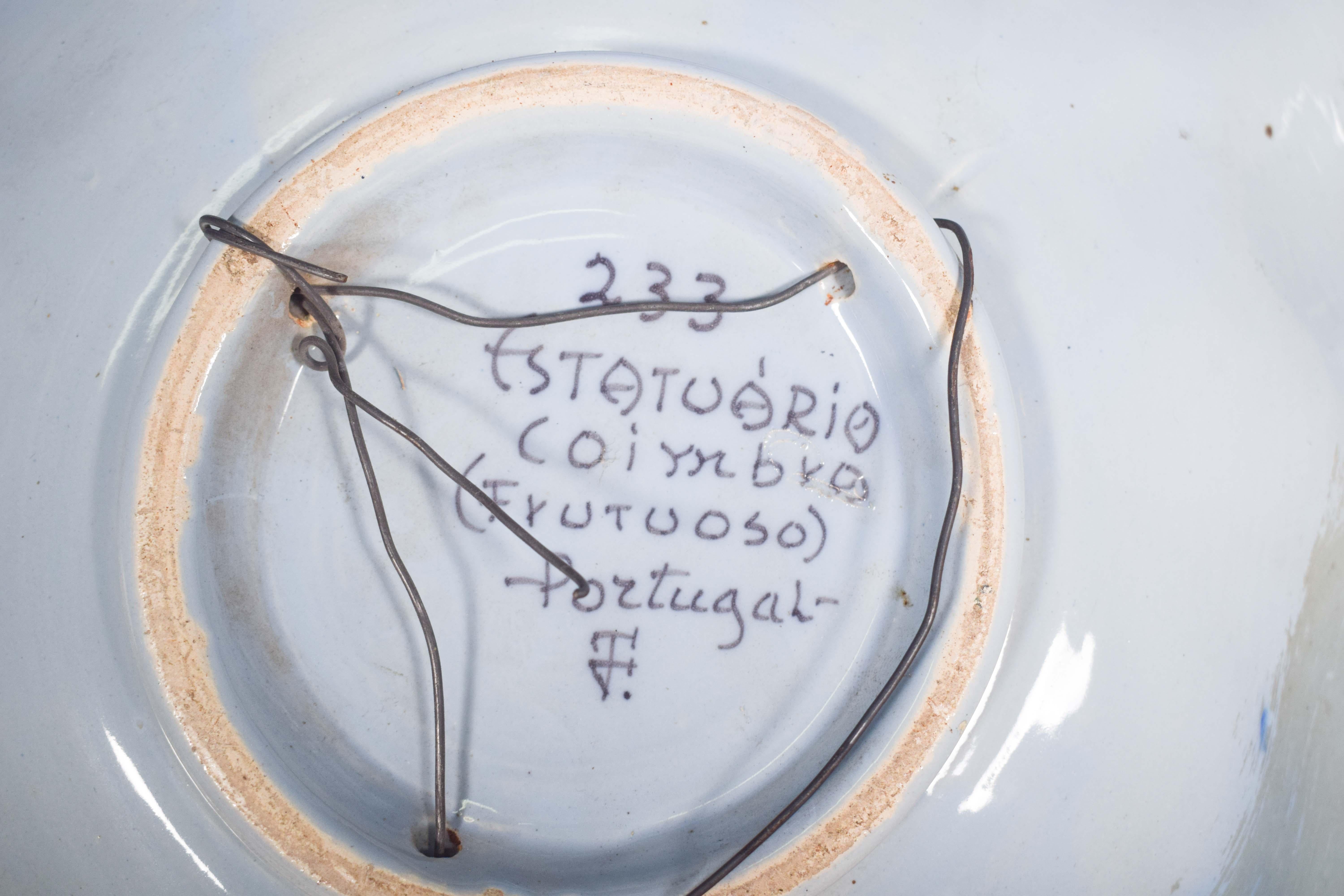 Poterie Assiette découpée en faïence portugaise, Coimbra en vente