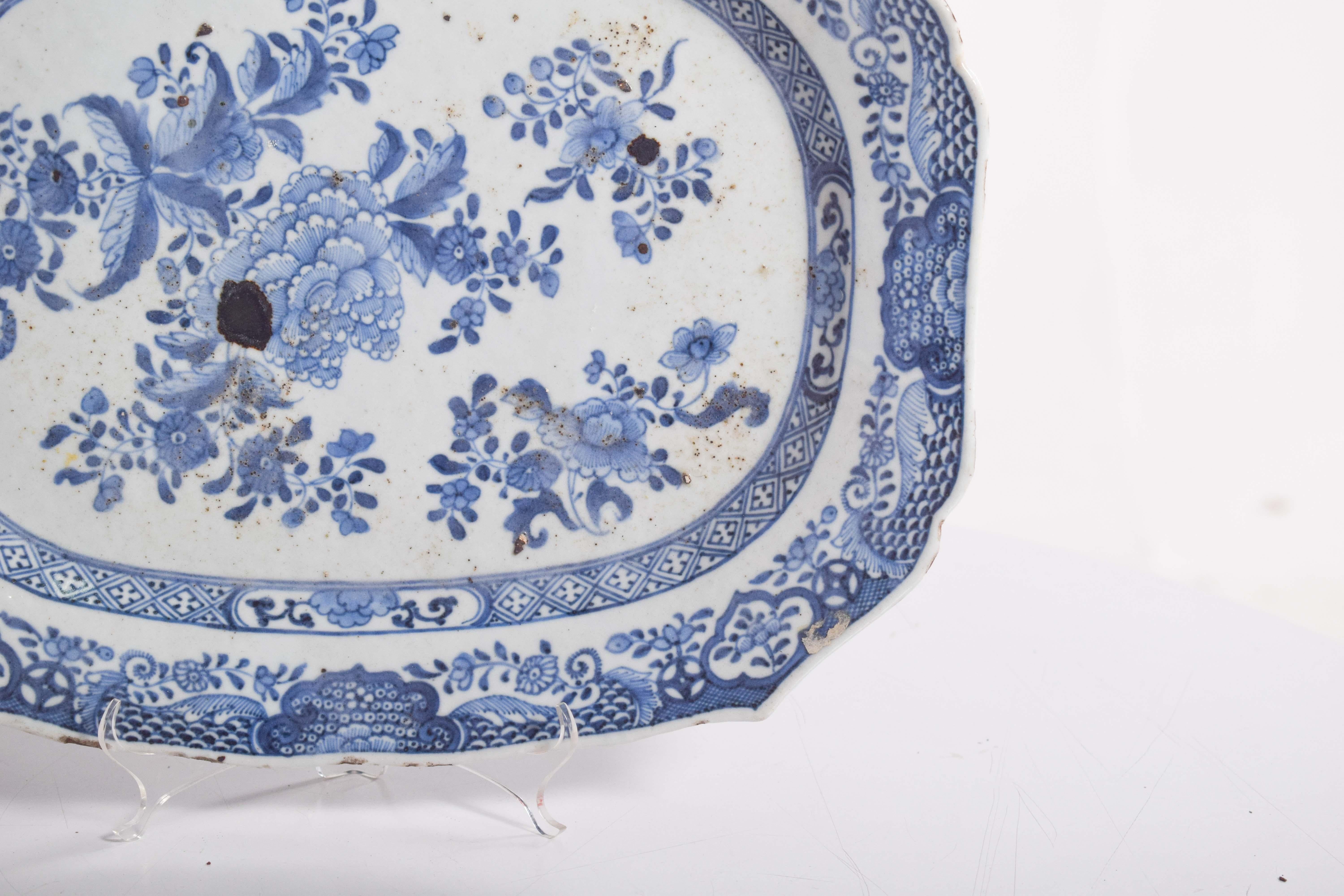 Rococo Cut-Out Serving Dish in Chinese Porcelain. For Sale
