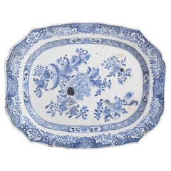 Cut-Out Serving Dish in Chinese Porcelain.