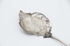 Cut-out silver spatula for dessert service