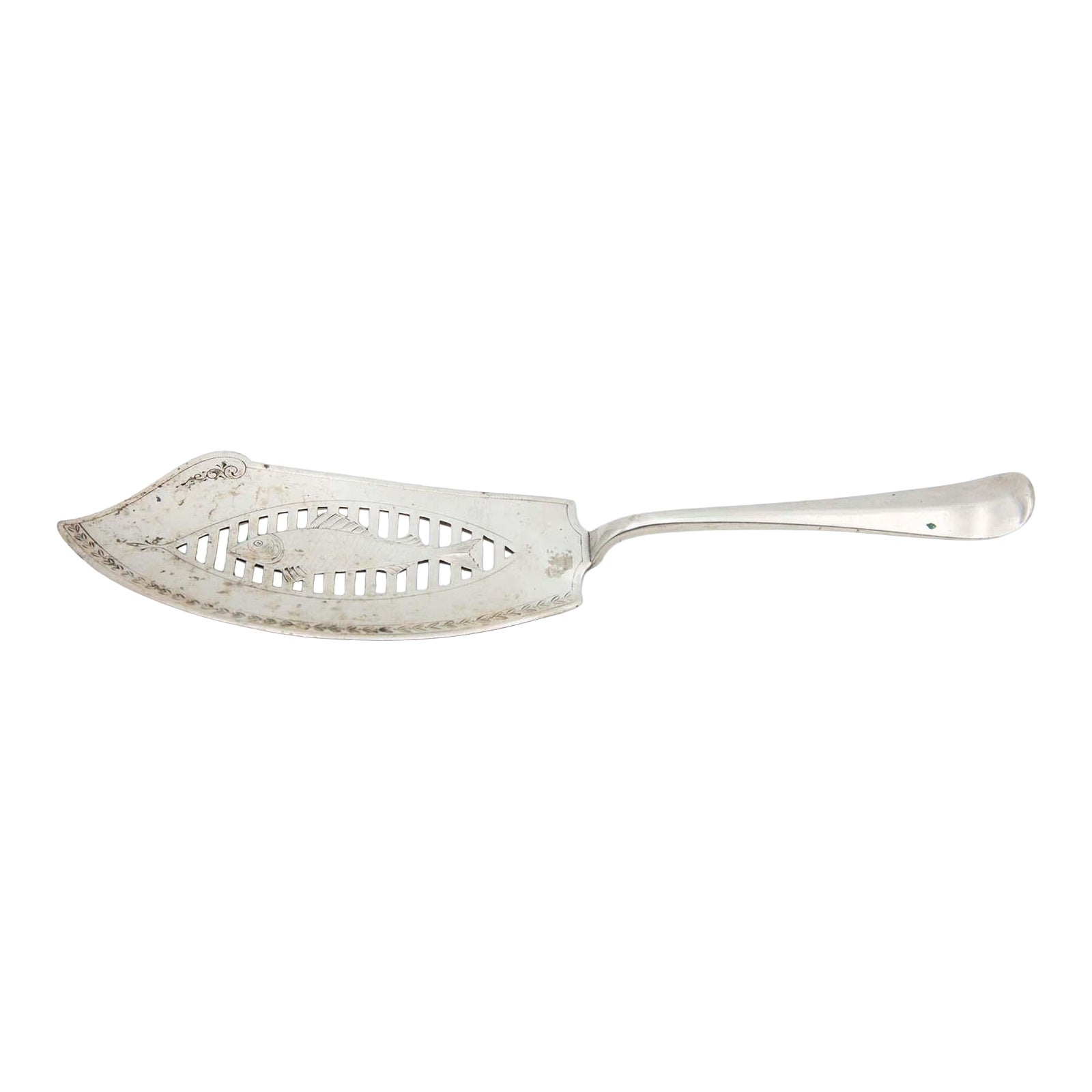 Cut-out silver spatula for fish with reliefs