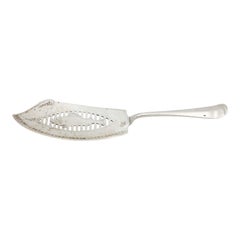Cut-out silver spatula for fish with reliefs