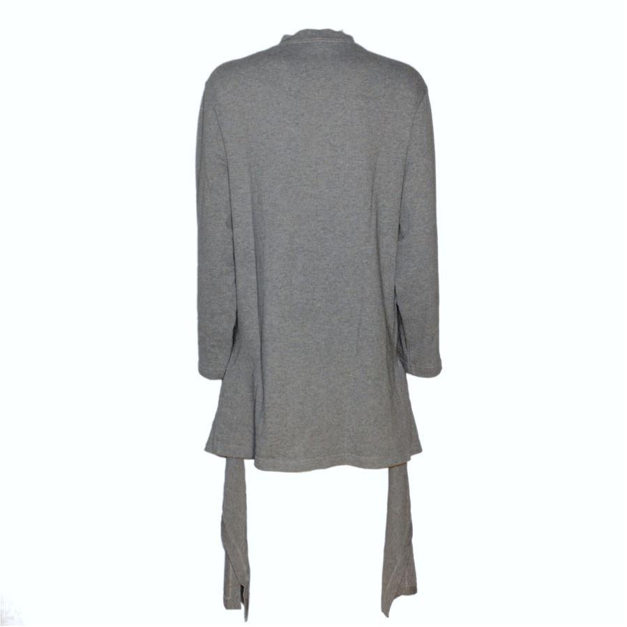 Cotone (100%) Girocollo Colore grigio Taglio vivo Lunghezza spalla/ orlo cm 74 (29,1 pollici) Lunghezza spalla cm 42 (16,5 pollici)
