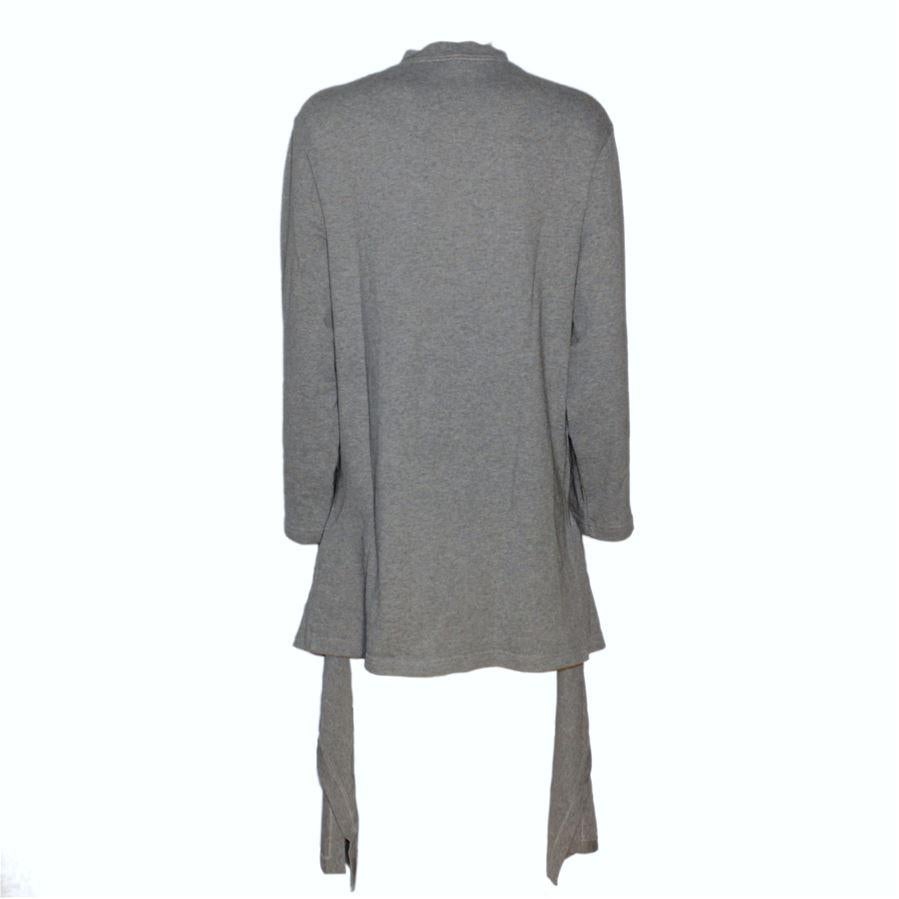 Cotton (100%) Crew neck Grey color Live cut Length shoulder/hem cm 74 (29.1 inches) Shoulder lenght cm 42 (16.5 inches)
